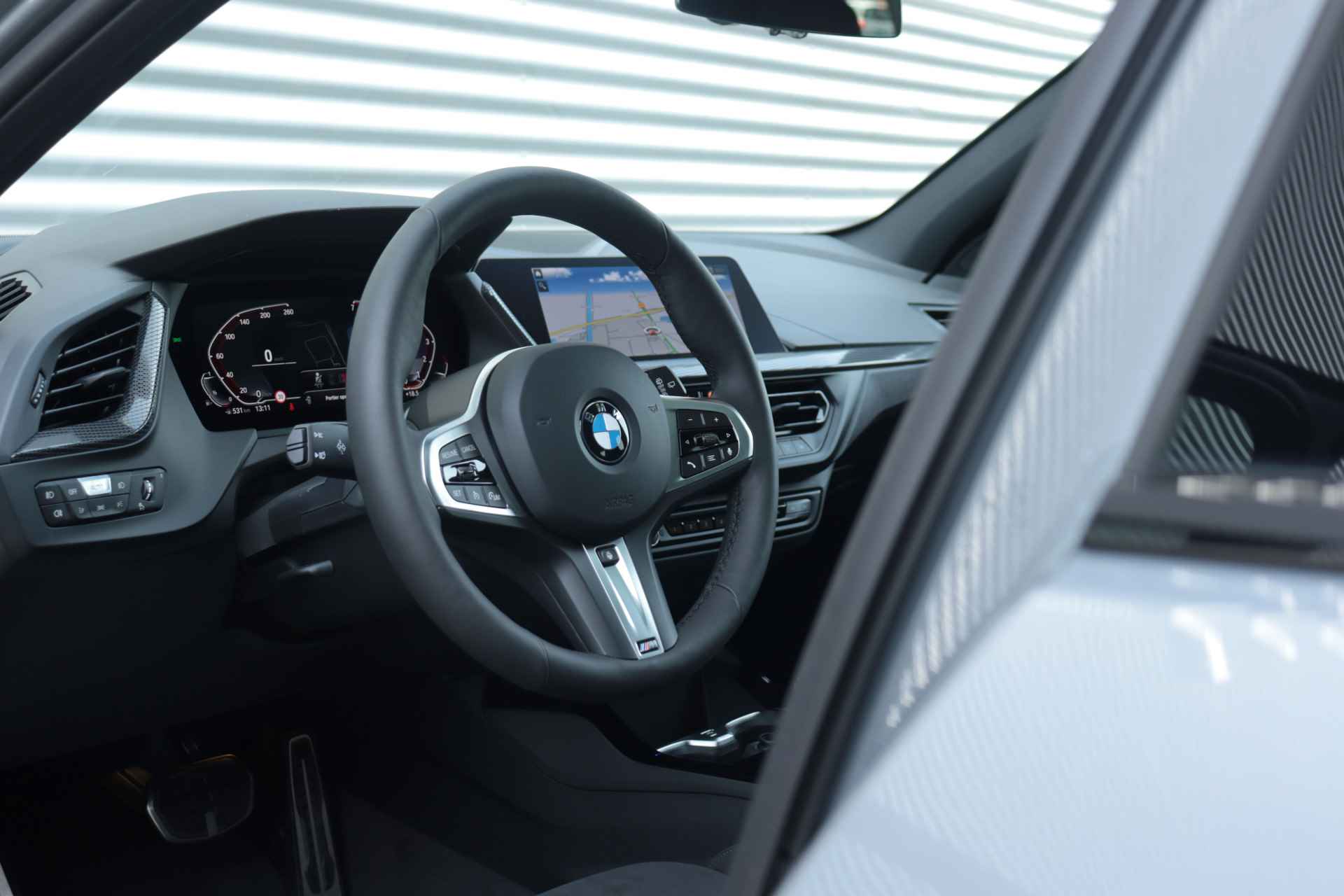 BMW 1 Serie 5-deurs 118i | Executive / M Sportpakket Pro / Panodak / Comfort Pack / Achteruitrijcamera / HiFi / 18'' LMV - 13/41