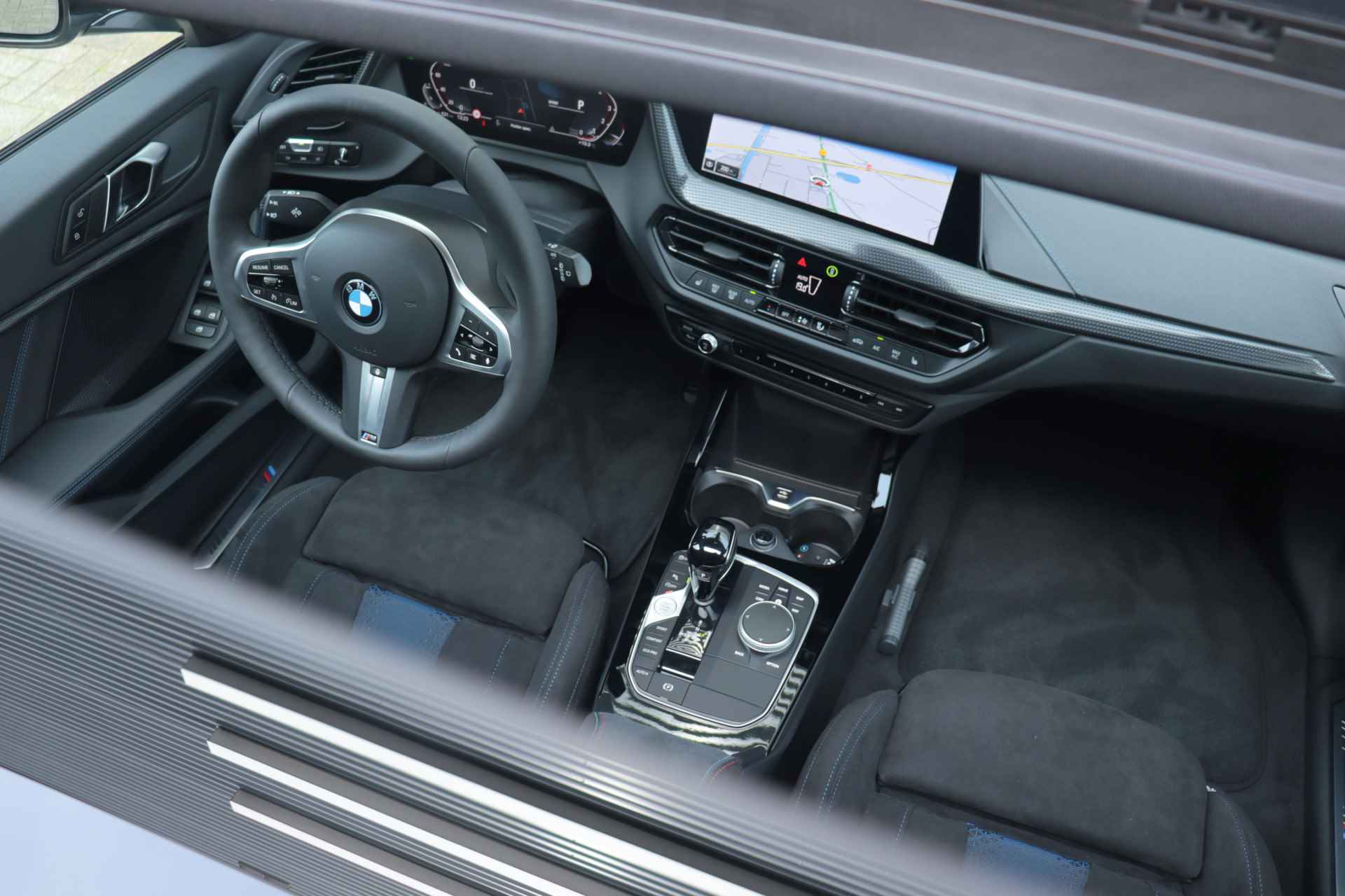 BMW 1 Serie 5-deurs 118i | Executive / M Sportpakket Pro / Panodak / Comfort Pack / Achteruitrijcamera / HiFi / 18'' LMV - 14/41