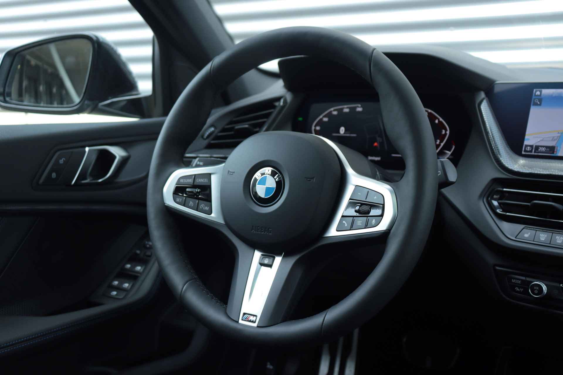 BMW 1 Serie 5-deurs 118i | Executive / M Sportpakket Pro / Panodak / Comfort Pack / Achteruitrijcamera / HiFi / 18'' LMV - 35/41