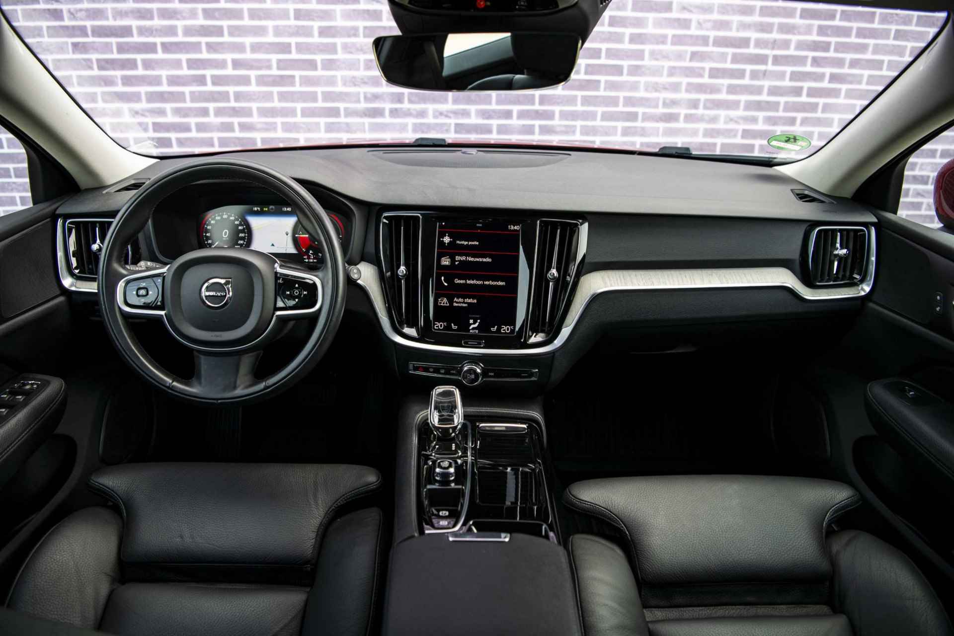 Volvo V60 T8 Recharge AWD Inscription Long Range | Trekhaak | Stoelverwarming | Carplay | Full LED | Stoel/stuurverwarming | 19" LM velgen - 10/43