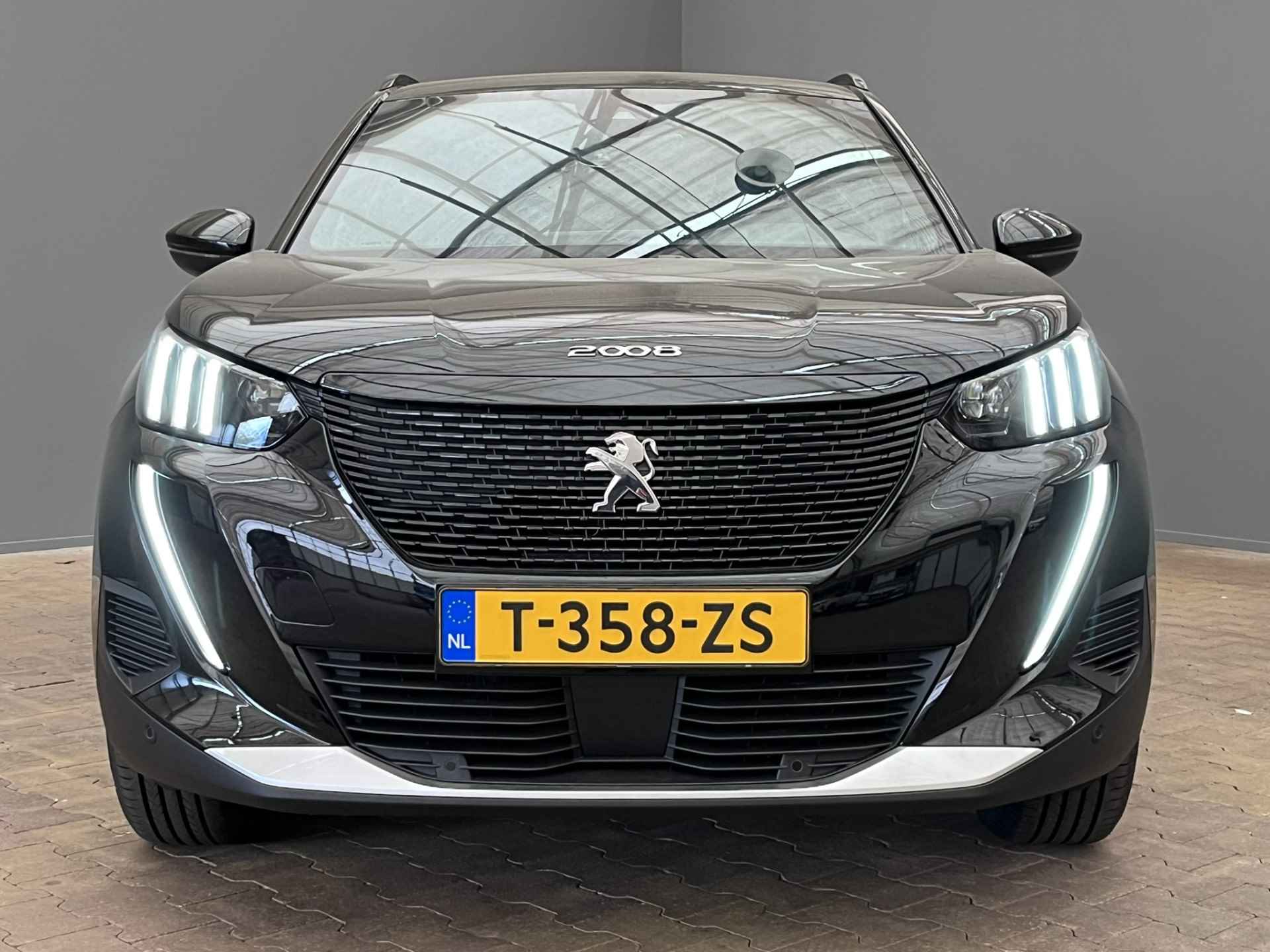 Peugeot e-2008 GT 136PK 50 kWh | Warmtepomp | Adaptieve Cruise | Stoelverwarming | Panoramadak | Parkeersensoren voor + achter + camera | Navigatie | - 10/51