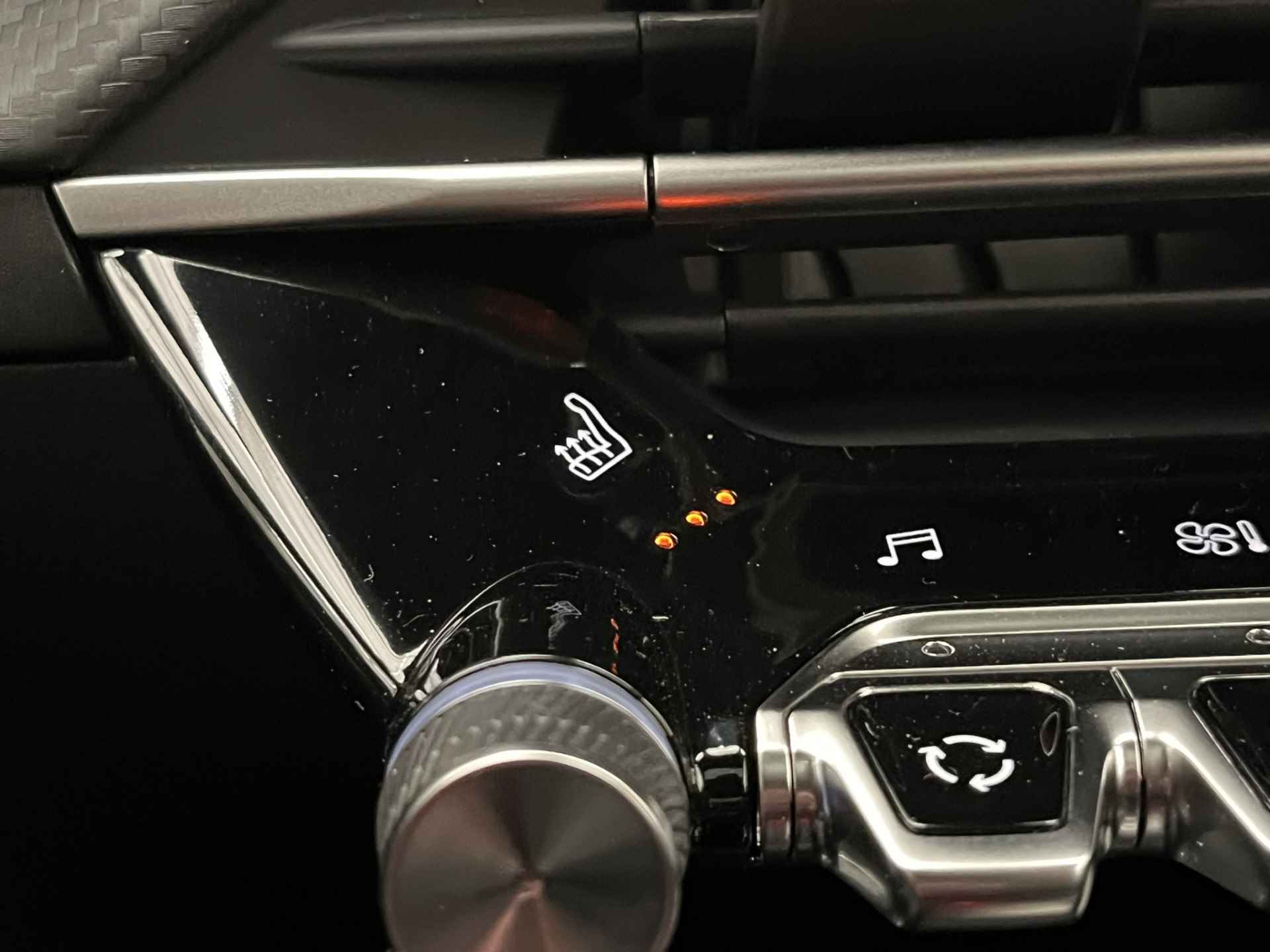 Peugeot e-2008 GT 136PK 50 kWh | Warmtepomp | Adaptieve Cruise | Stoelverwarming | Panoramadak | Parkeersensoren voor + achter + camera | Navigatie | - 38/51