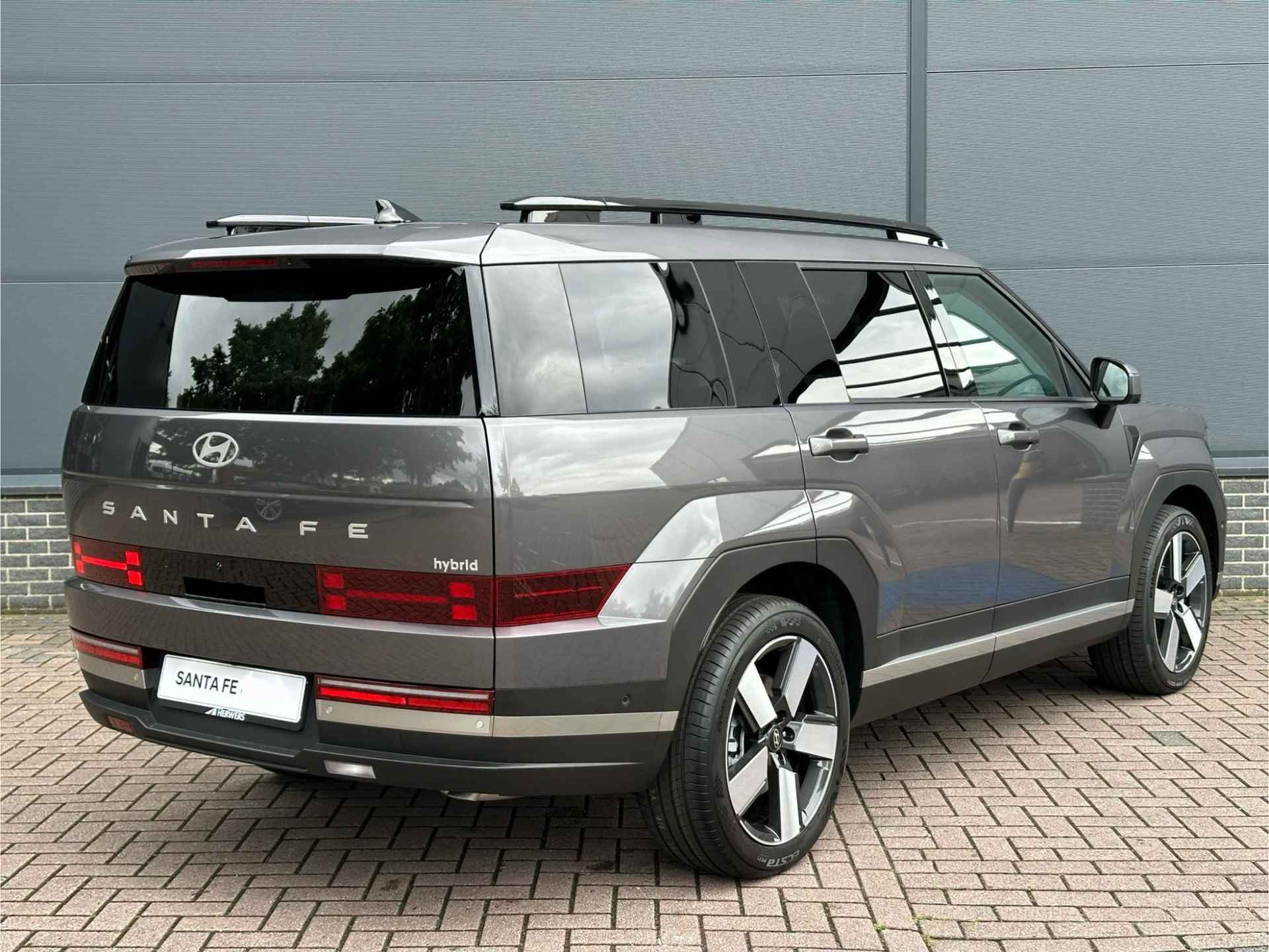 Hyundai Santa Fe 1.6 T-GDI HEV Premium 7p. / Uit Voorraad Leverbaar / Stoelverwarming+Verkoeling / Elektrische Stoelen / 360º Camera / 2895,- voordeel - 3/51