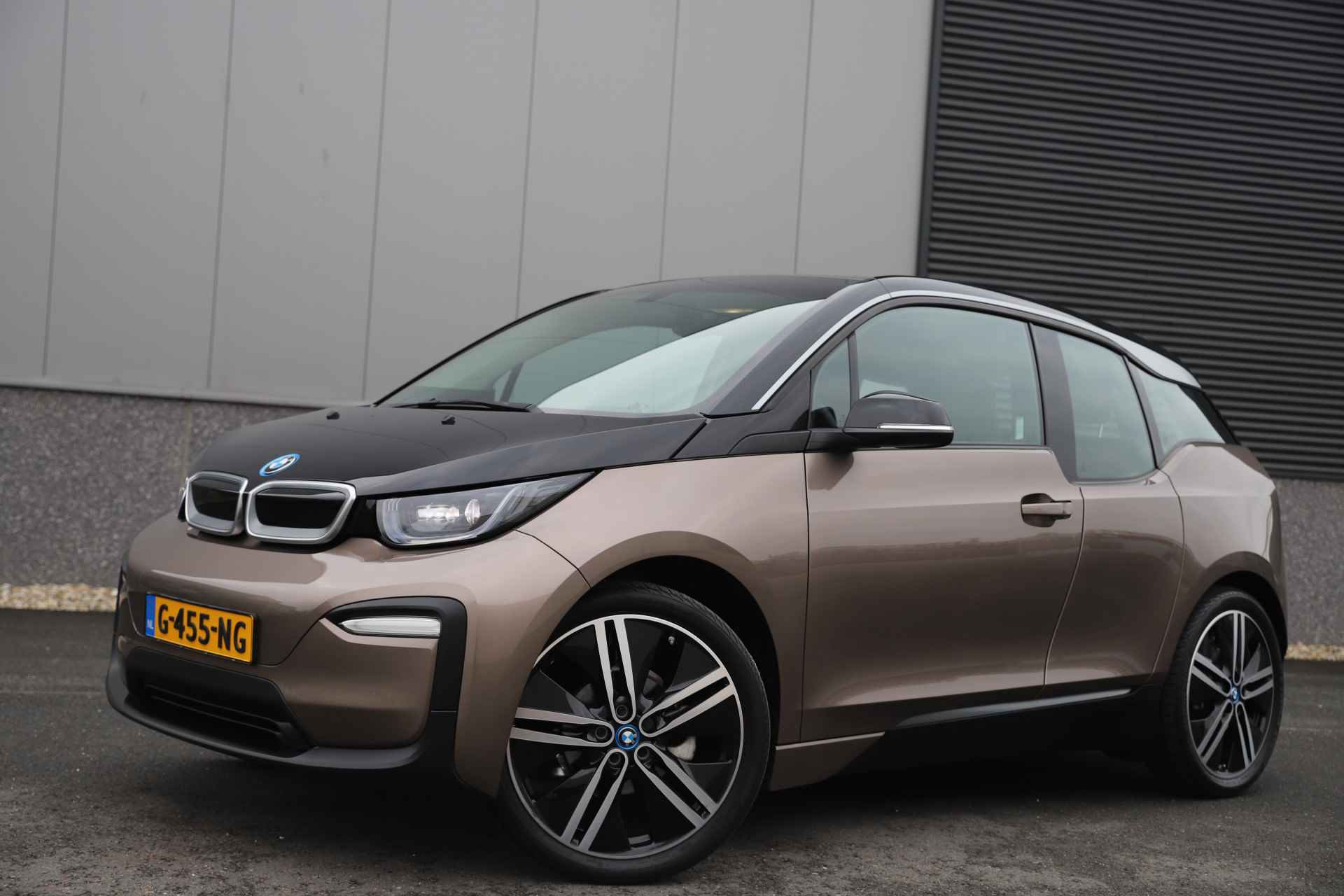 BMW i3 120Ah 42 kWh Leder/ Schuifdak/ Accu 98%/ 3-Fase/20"/LED - 40/40