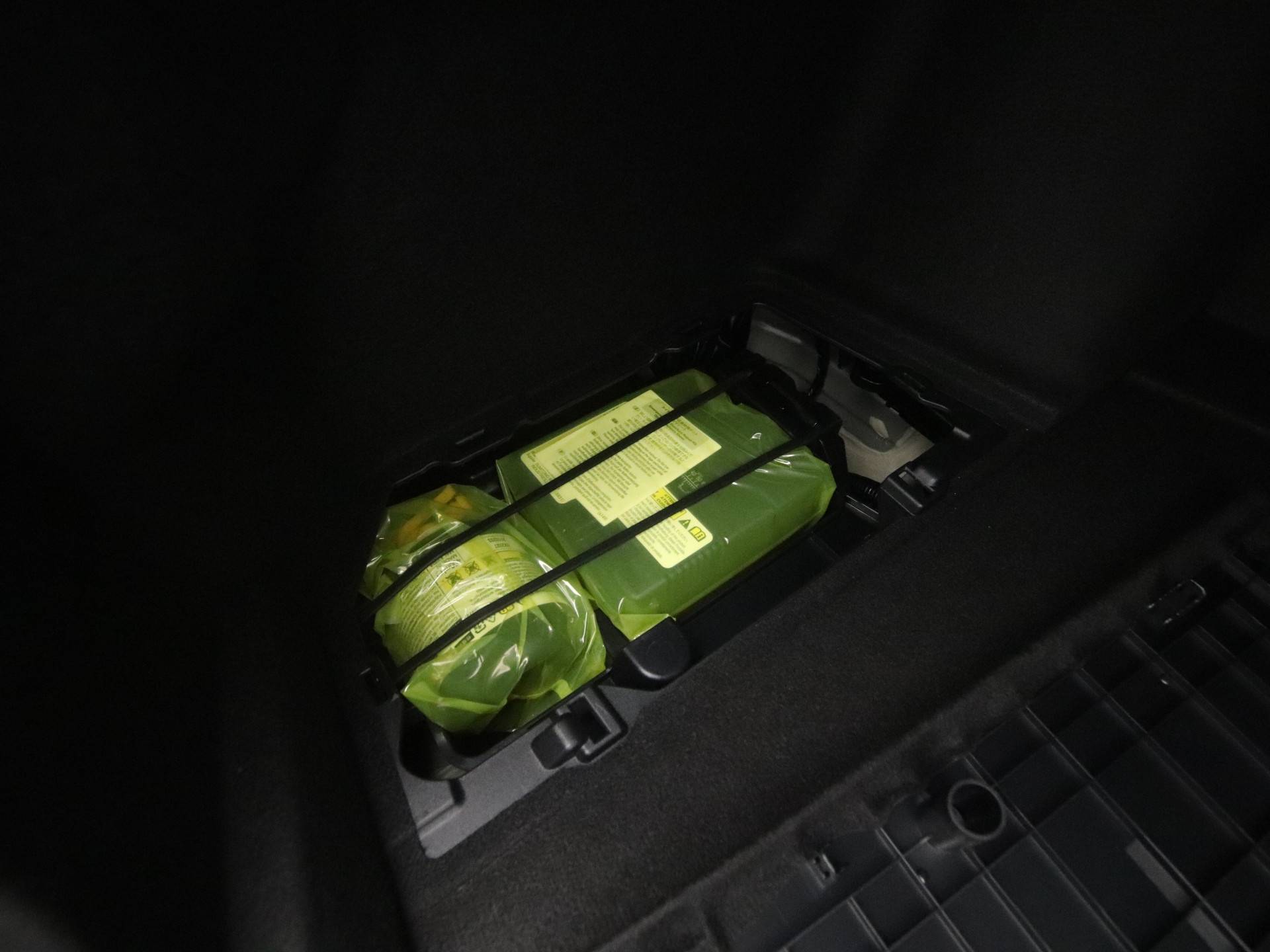 Toyota Mirai Prestige *DEMO* | Navigatie | Zwart Leder + Stoelverwarming -/ Koeling | - 36/42