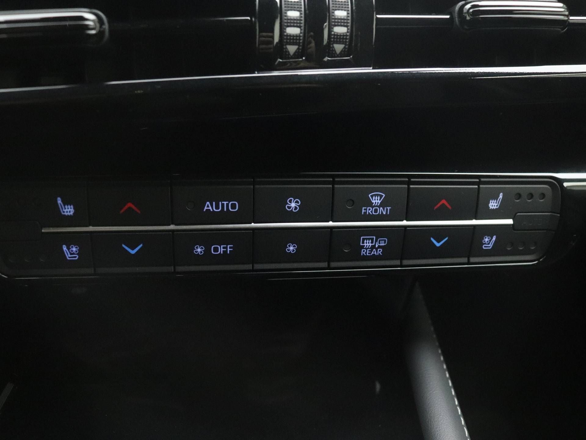 Toyota Mirai Prestige *DEMO* | Navigatie | Zwart Leder + Stoelverwarming -/ Koeling | - 11/42
