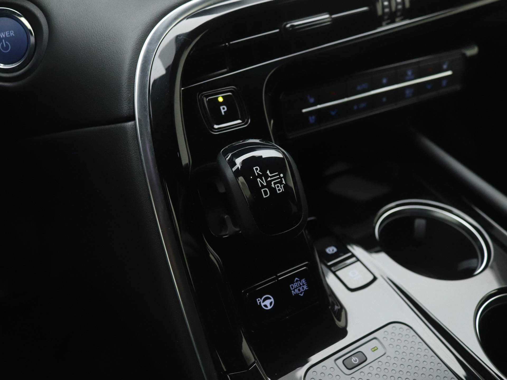 Toyota Mirai Prestige *DEMO* | Navigatie | Zwart Leder + Stoelverwarming -/ Koeling | - 12/42
