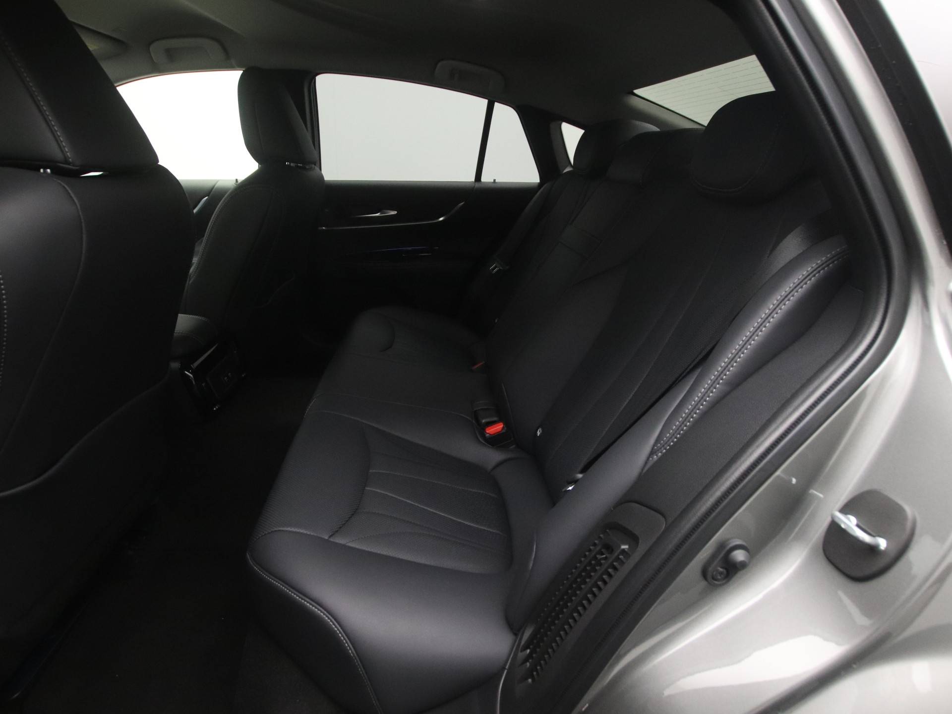 Toyota Mirai Prestige *DEMO* | Navigatie | Zwart Leder + Stoelverwarming -/ Koeling | - 18/42