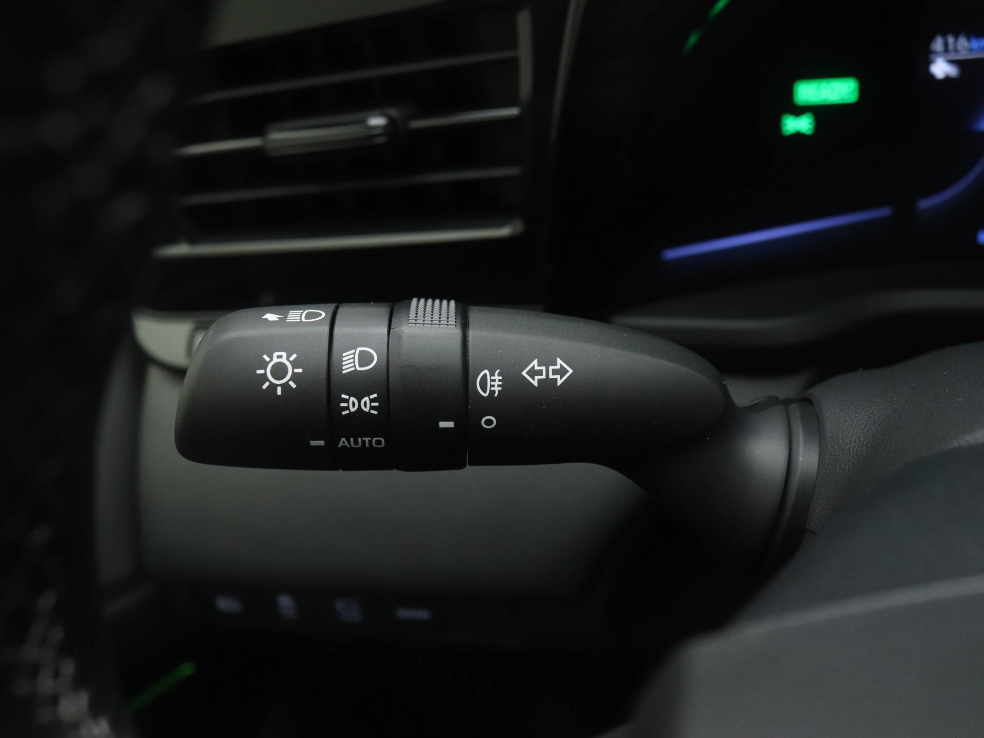 Toyota Mirai Prestige *DEMO* | Navigatie | Zwart Leder + Stoelverwarming -/ Koeling | - 21/42