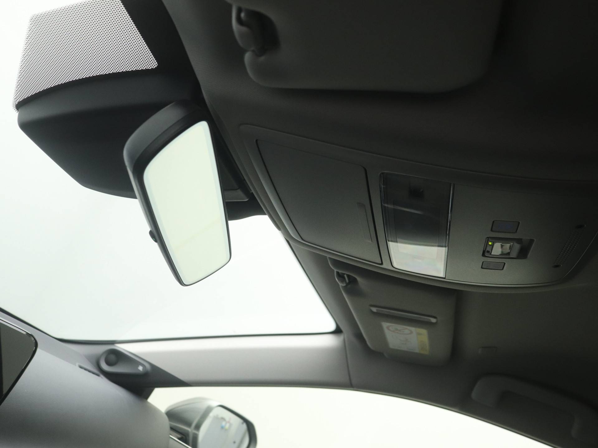 Toyota Mirai Prestige *DEMO* | Navigatie | Zwart Leder + Stoelverwarming -/ Koeling | - 28/42