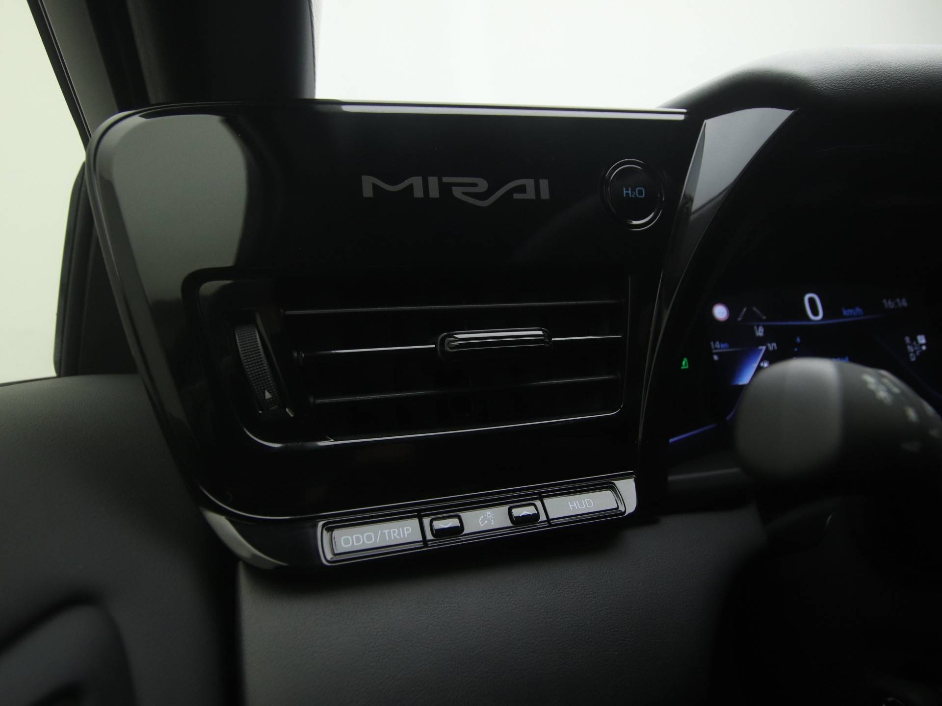 Toyota Mirai Prestige *DEMO* | Navigatie | Zwart Leder + Stoelverwarming -/ Koeling | - 31/42