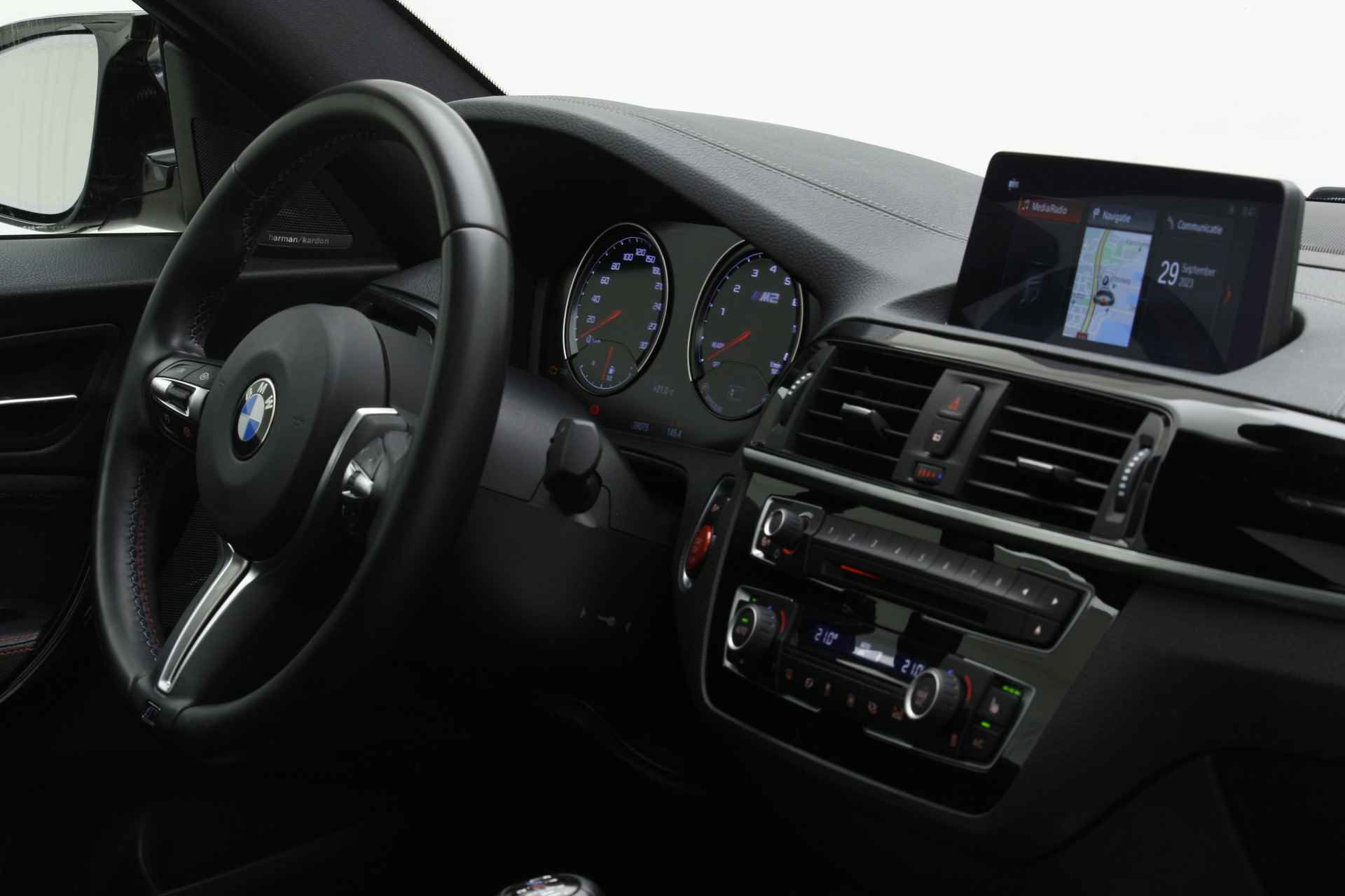 BMW M2 Competition | Handgeschakeld | Schuif/- kanteldak | Harman Kardon | Twee jaar garantie | BMW Premium Selection - 25/33