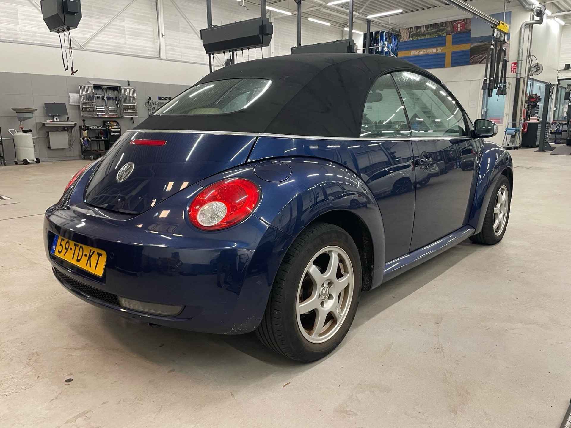 Volkswagen New Beetle Cabriolet 1.6 Highline * WORDT VERWACHT * | Stoelverwarming | Lederen bekleding | Airco | CD speler | - 2/9