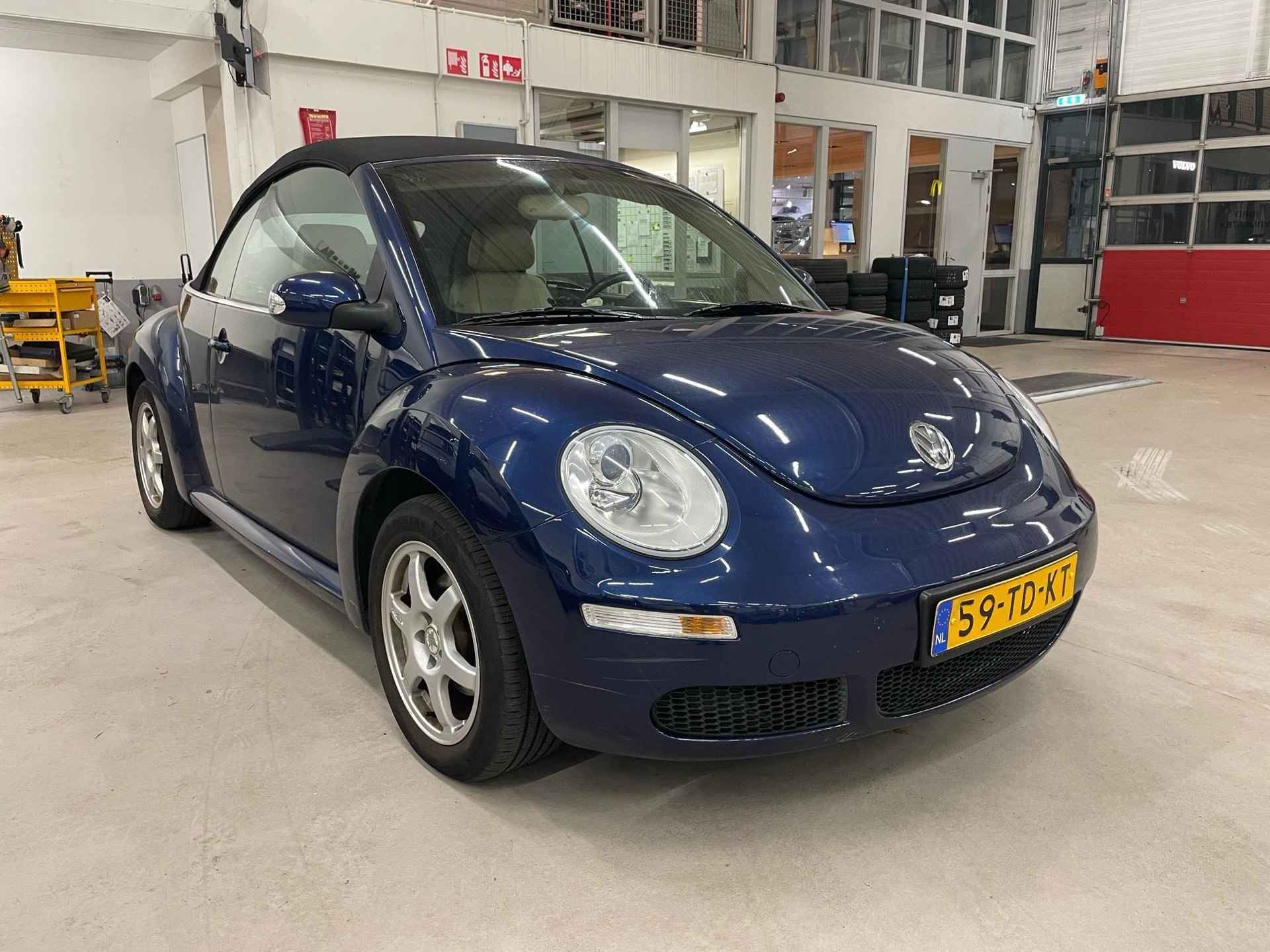 Volkswagen New Beetle Cabriolet 1.6 Highline * WORDT VERWACHT * | Stoelverwarming | Lederen bekleding | Airco | CD speler | - 4/9