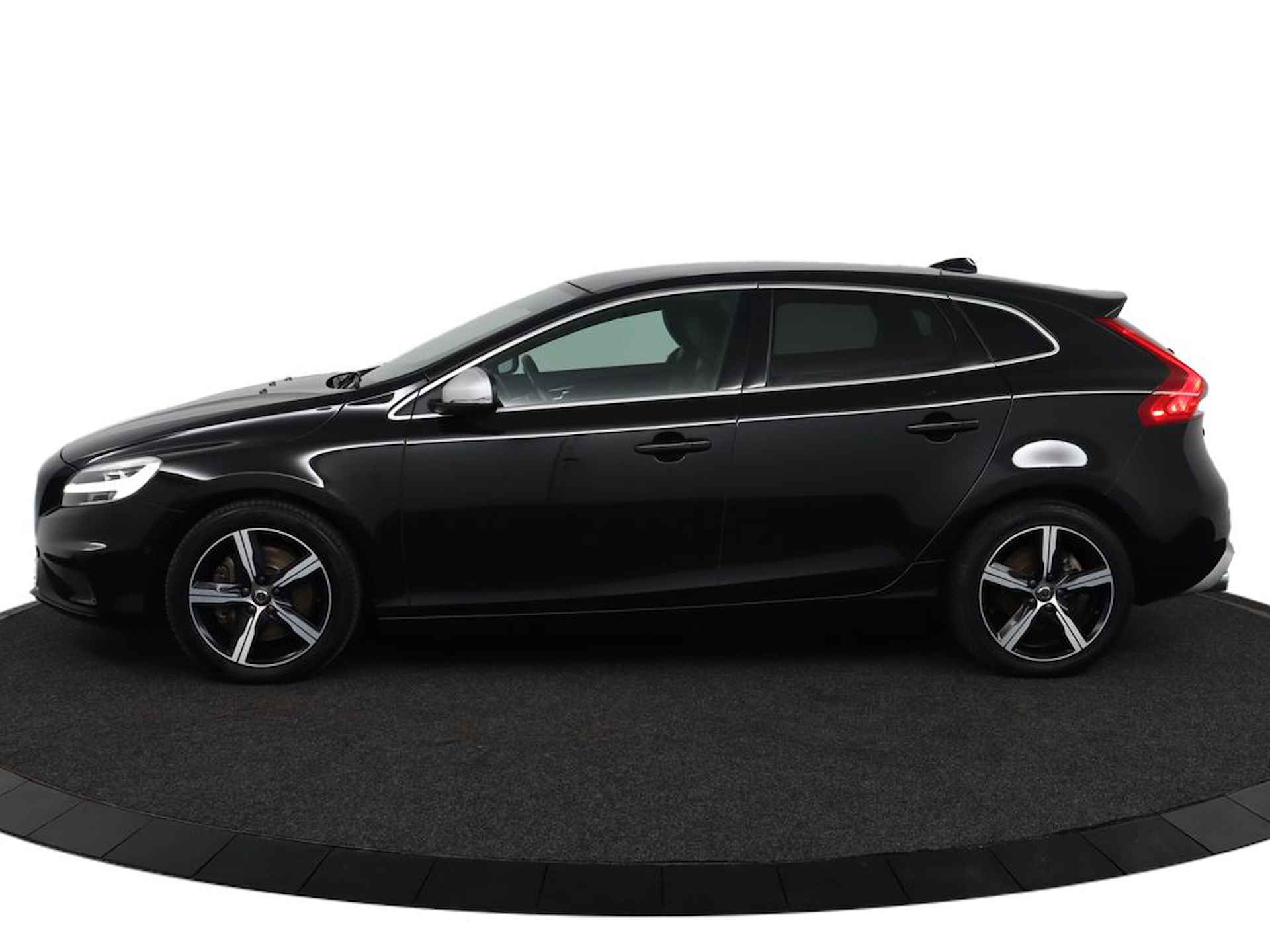 Volvo V40 T3 Automaat Polar+ Sport | Standkachel | Harman Kardon | Panoramadak | Leder-Alcantara | Keyless Ent - 4/49