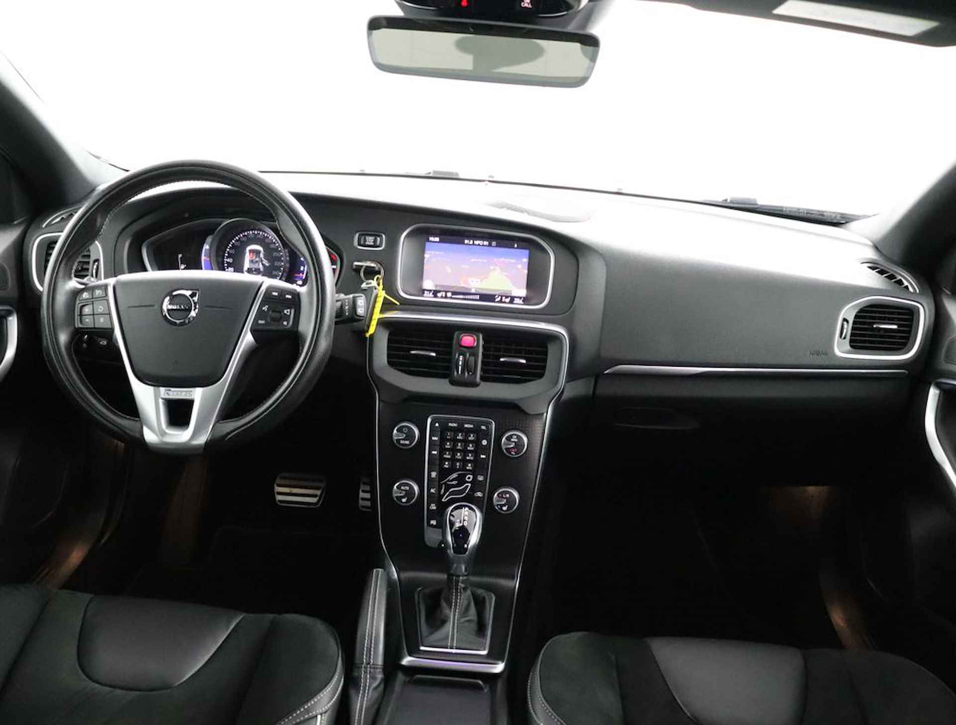 Volvo V40 T3 Automaat Polar+ Sport | Standkachel | Harman Kardon | Panoramadak | Leder-Alcantara | Keyless Ent - 5/49