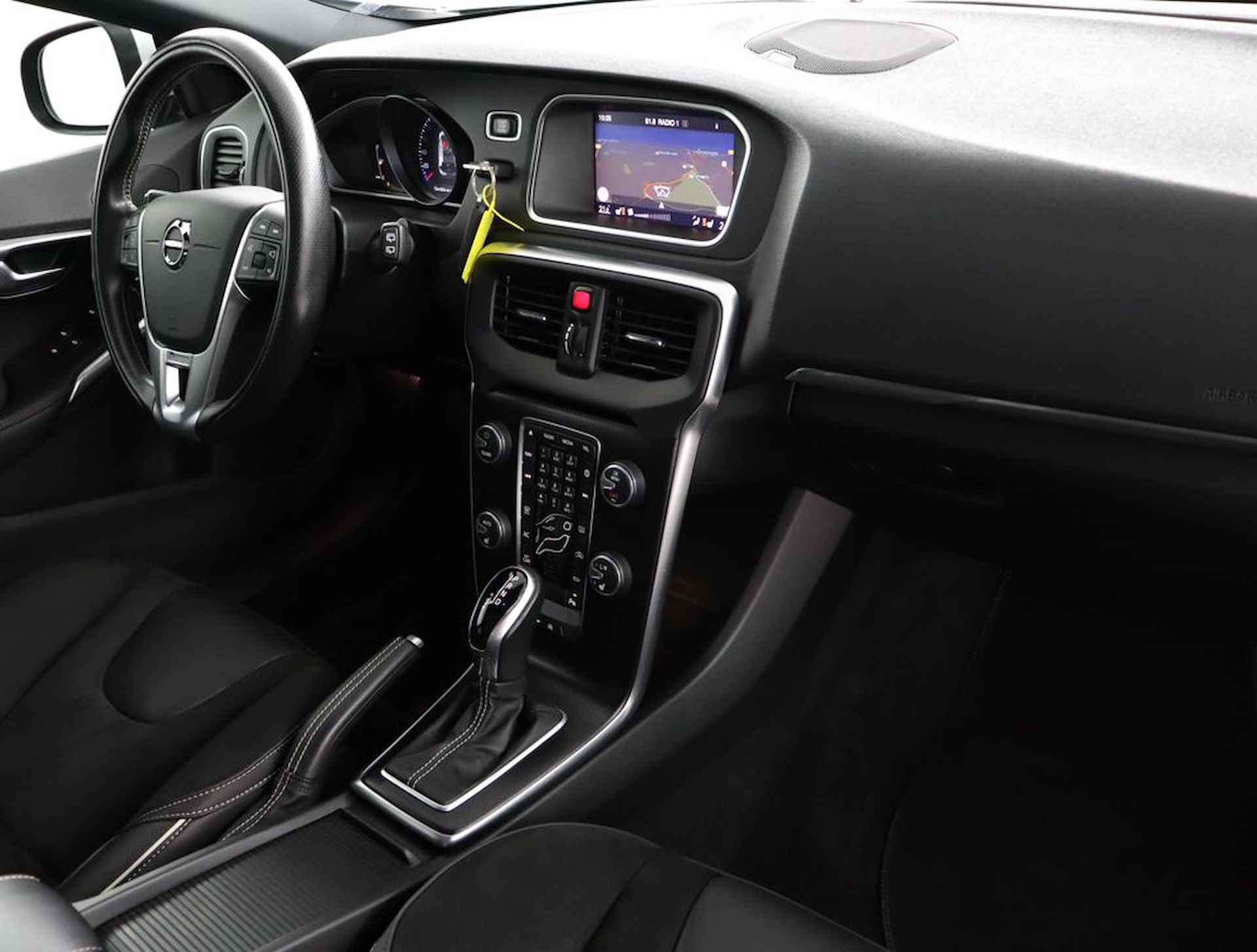 Volvo V40 T3 Automaat Polar+ Sport | Standkachel | Harman Kardon | Panoramadak | Leder-Alcantara | Keyless Ent - 46/49