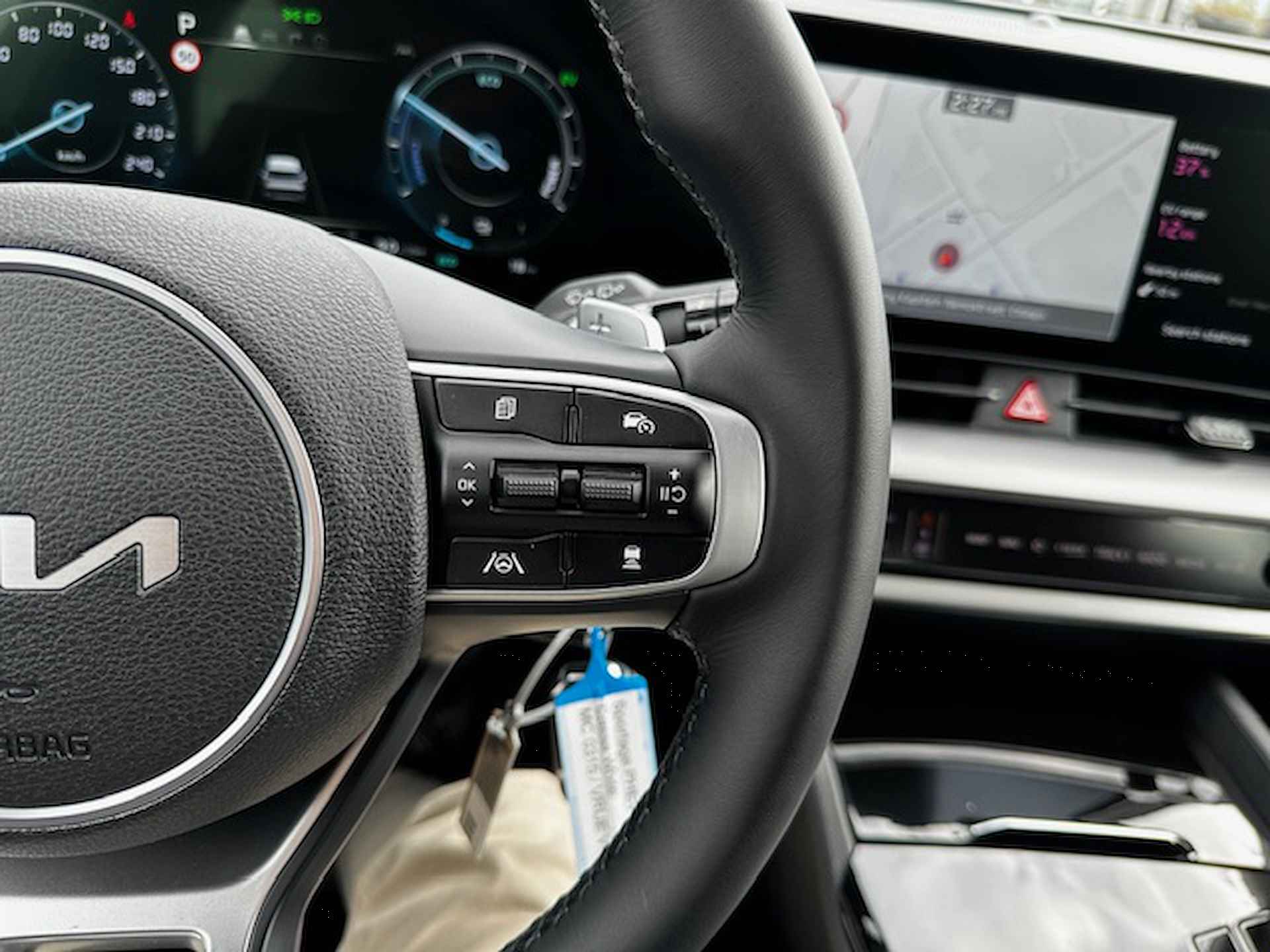 Kia Sportage 1.6 T-GDi Plug-in Hybrid AWD DynamicLine - Nieuw uit voorraad leverbaar - Navigatie - Cruise Control - Camera - Sensoren - Fabrieksgarantie tot 04-2031 - 10/27