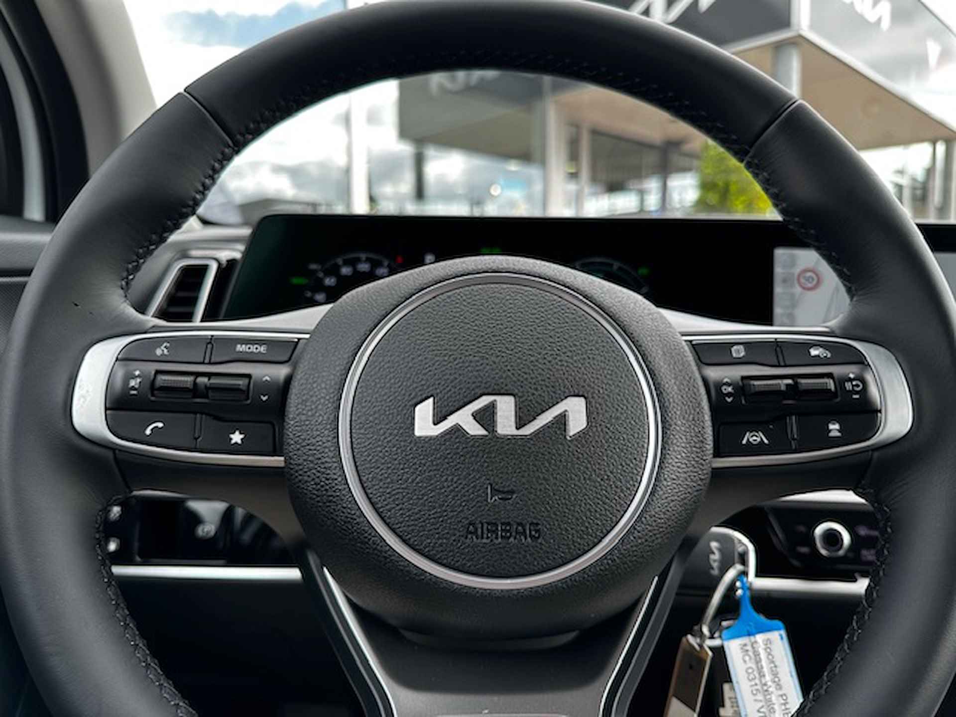 Kia Sportage 1.6 T-GDi Plug-in Hybrid AWD DynamicLine - Nieuw uit voorraad leverbaar - Navigatie - Cruise Control - Camera - Sensoren - Fabrieksgarantie tot 04-2031 - 11/27