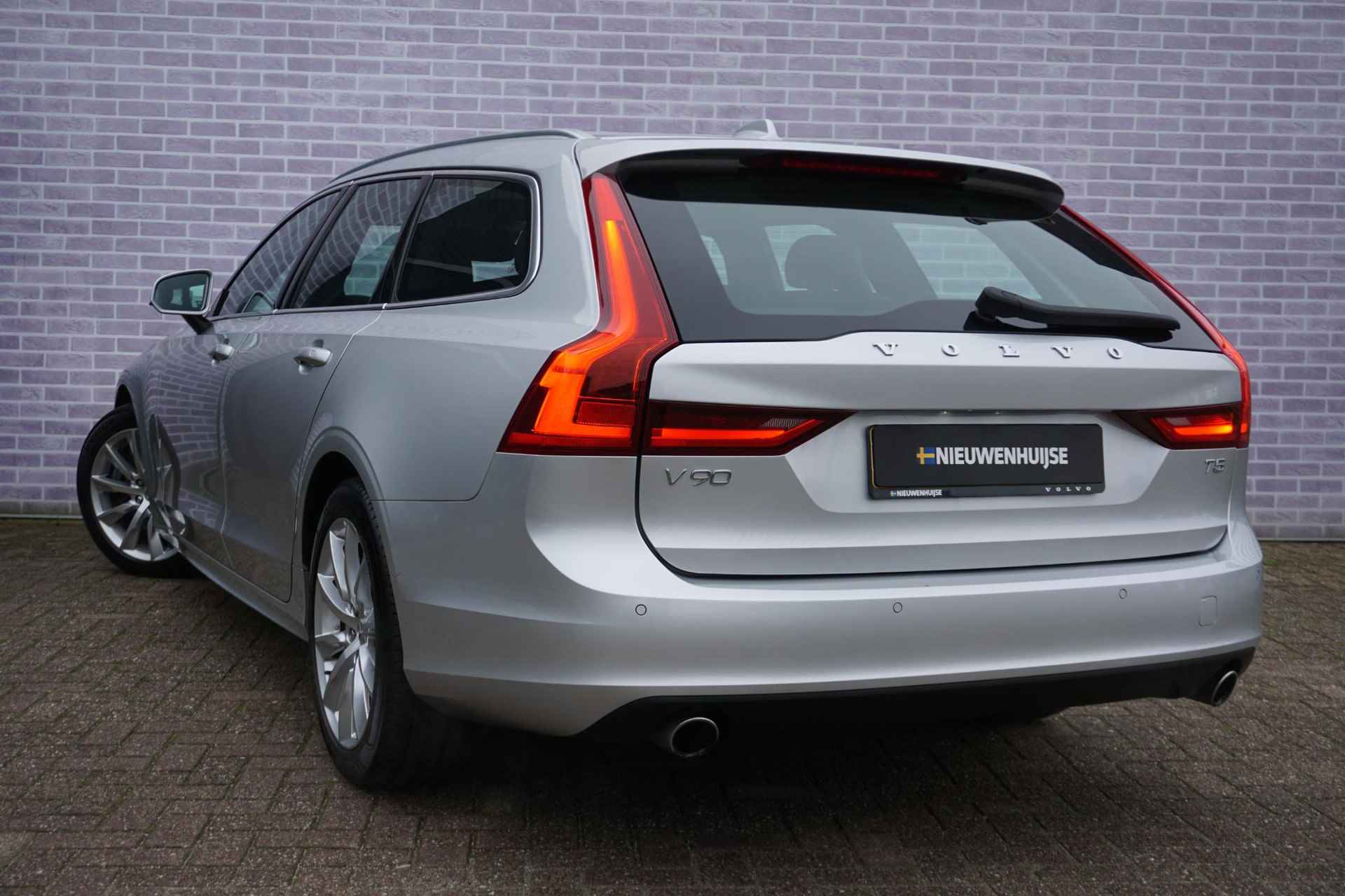 Volvo V90 2.0 T5 Momentum | Keyless | Standkachel | Stuur + Stoelverwarming | Adaptieve Cruise controle | - 34/34