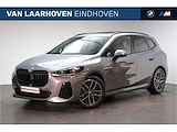 BMW 2 Serie Active Tourer 218i High Executive M Sport Automaat / Panoramadak / Trekhaak / Adaptieve LED / Verwarmd stuurwiel / Adaptief M Onderstel / Sportstoelen / Stoelverwarming / Parking Assistant