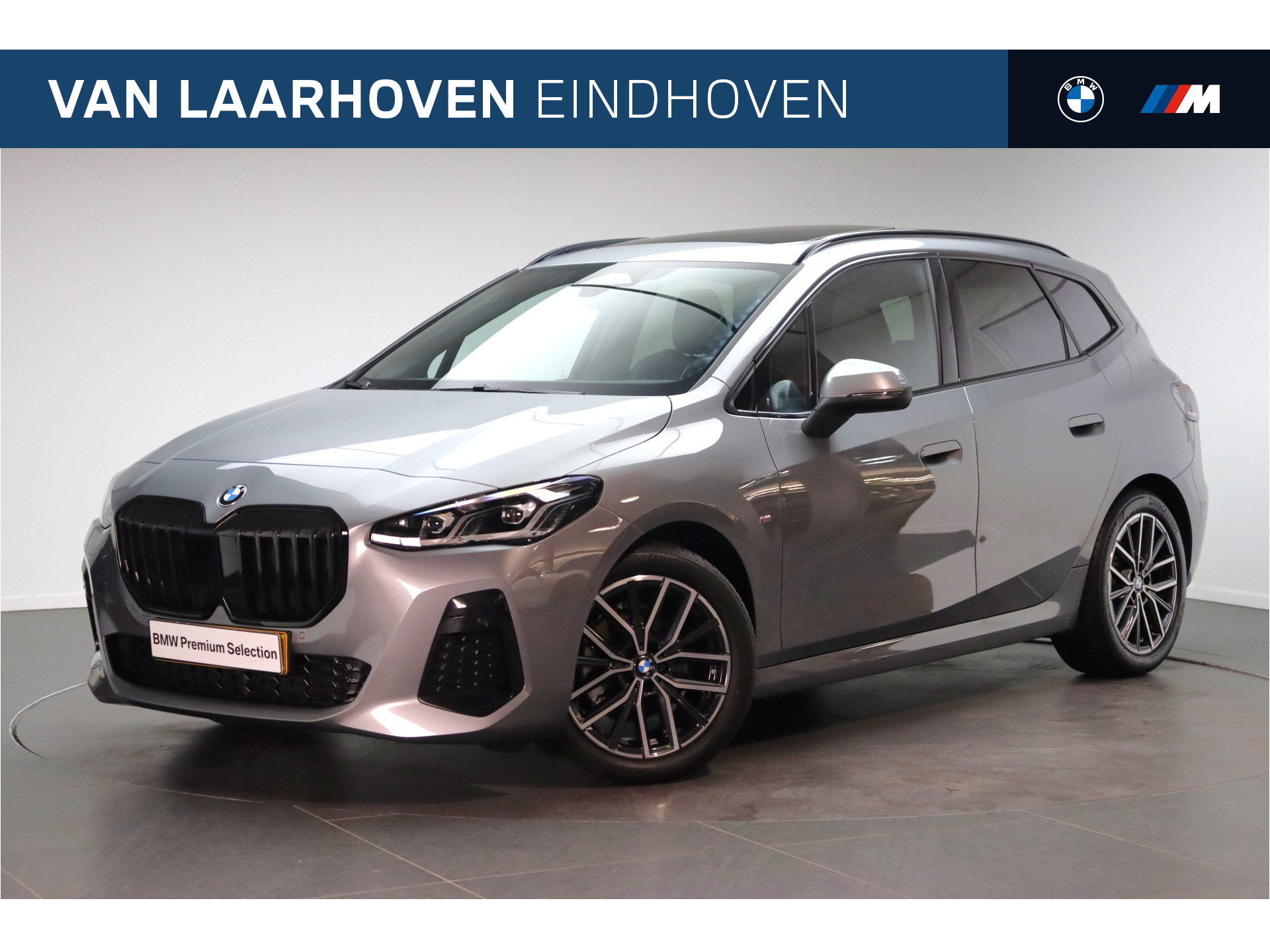 BMW 2 Serie Active Tourer 218i High Executive M Sport Automaat / Panoramadak / Trekhaak / Adaptieve LED / Verwarmd stuurwiel / Adaptief M Onderstel / Sportstoelen / Stoelverwarming / Parking Assistant