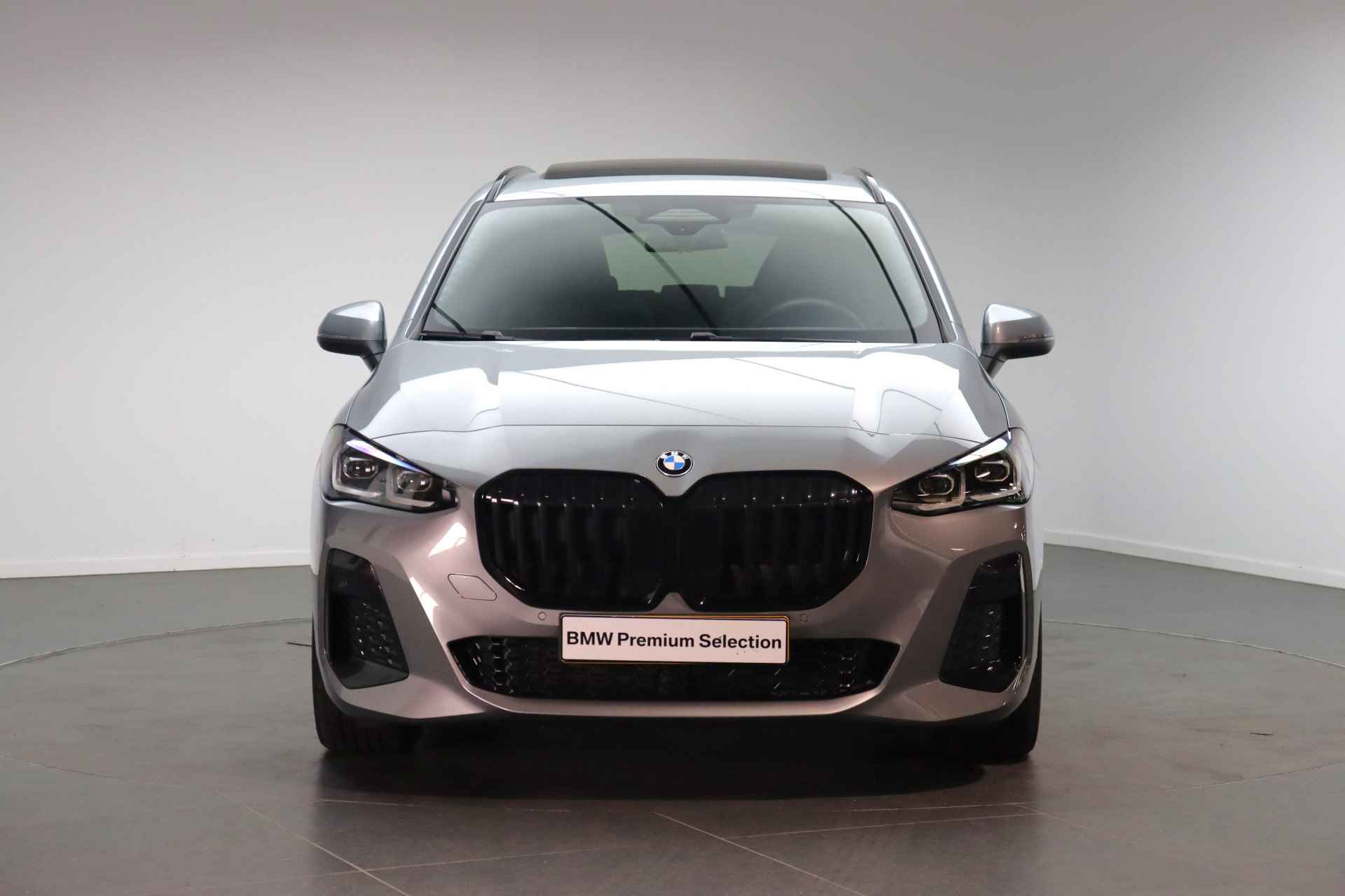 BMW 2 Serie Active Tourer 218i High Executive M Sport Automaat / Panoramadak / Trekhaak / Adaptieve LED / Verwarmd stuurwiel / Adaptief M Onderstel / Sportstoelen / Stoelverwarming / Parking Assistant - 6/23