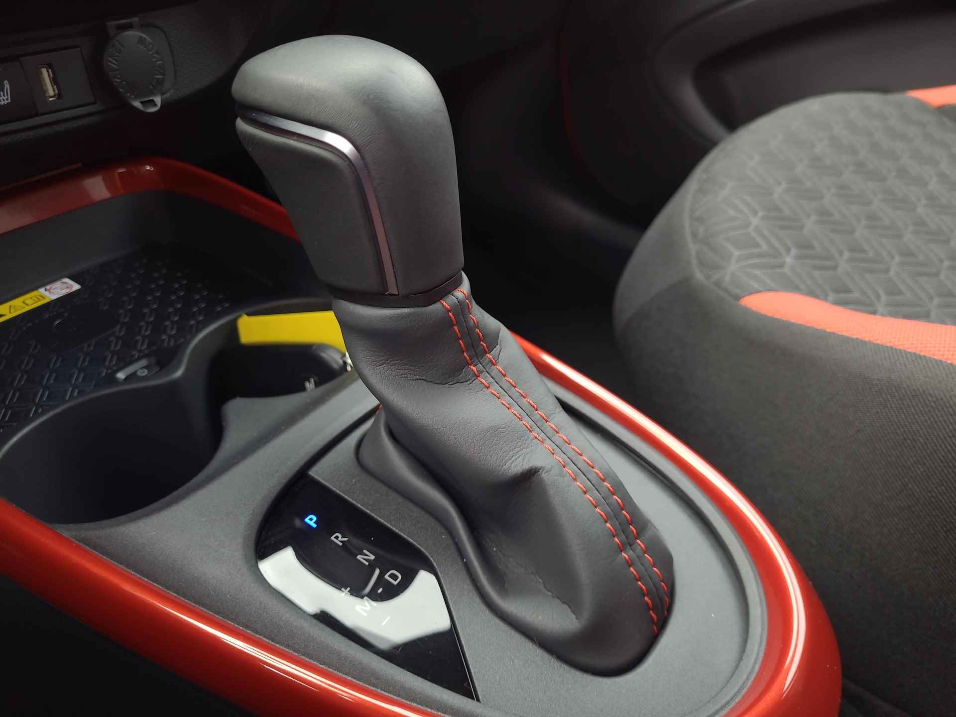 Toyota Aygo X 1.0 VVT-i S-CVT Premium Automaat | Apple CarPlay | Cloud Navigatie | Rijklaarprijs incl. garantie | - 12/34