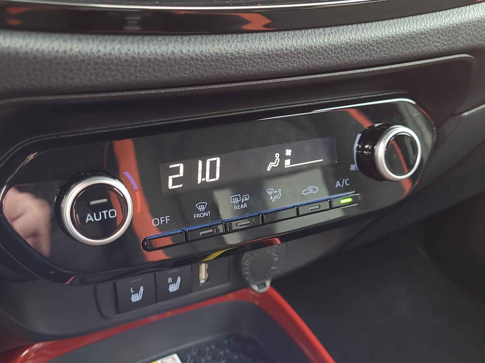 Toyota Aygo X 1.0 VVT-i S-CVT Premium Automaat | Apple CarPlay | Cloud Navigatie | Rijklaarprijs incl. garantie | - 23/34