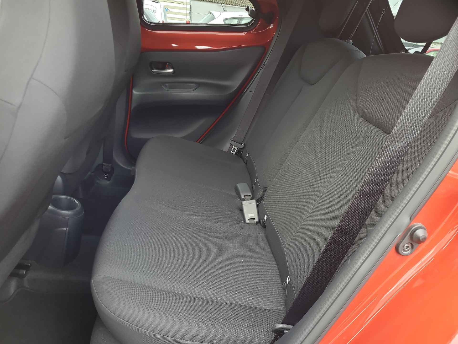 Toyota Aygo X 1.0 VVT-i S-CVT Premium Automaat | Apple CarPlay | Cloud Navigatie | Rijklaarprijs incl. garantie | - 32/34