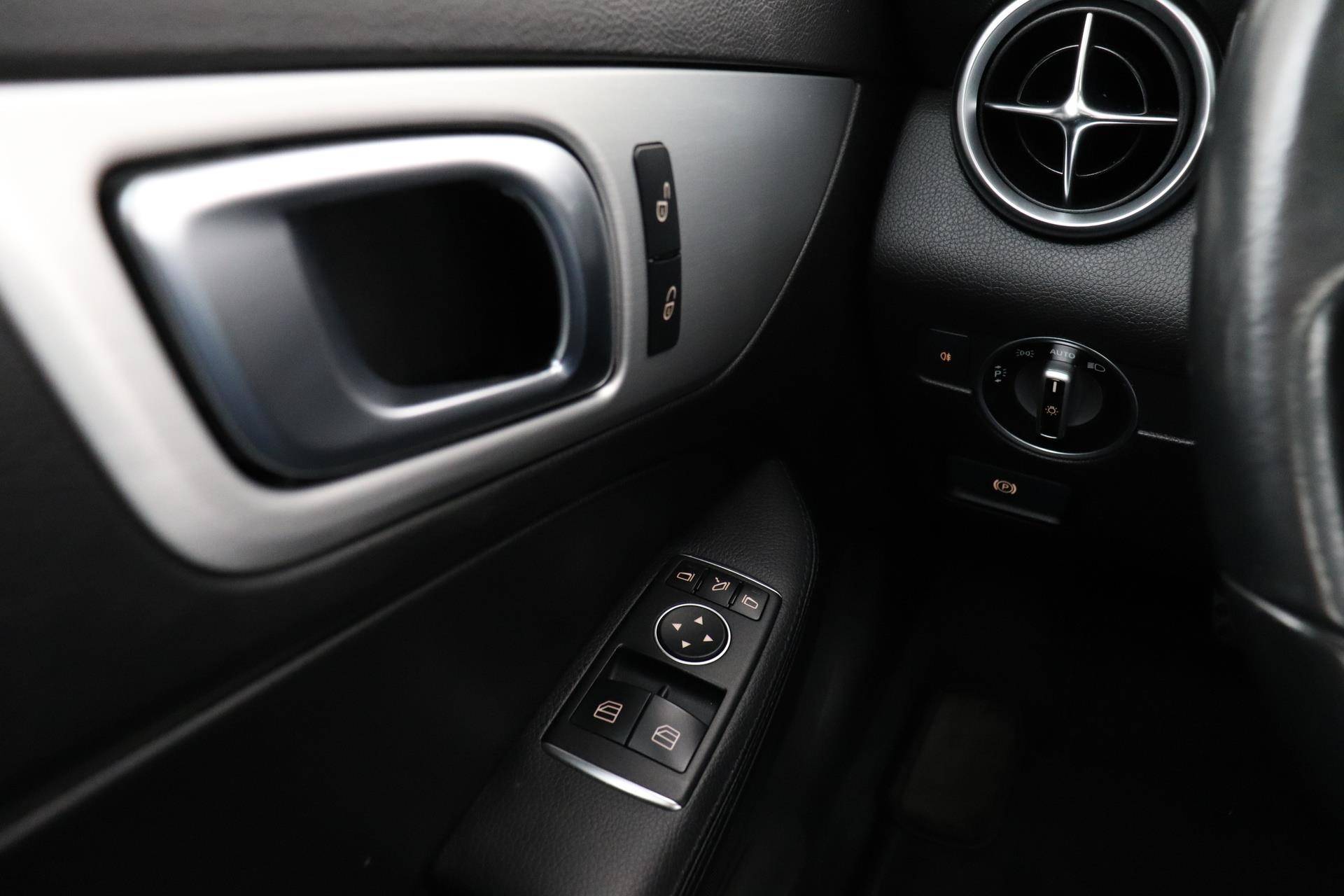 Mercedes-Benz SLK-klasse 200 Edition | Airscarf | Volledig Onderhouden | Lederen Bekleding | Xenon | 17" Lichtmetalen Velgen | - 23/36
