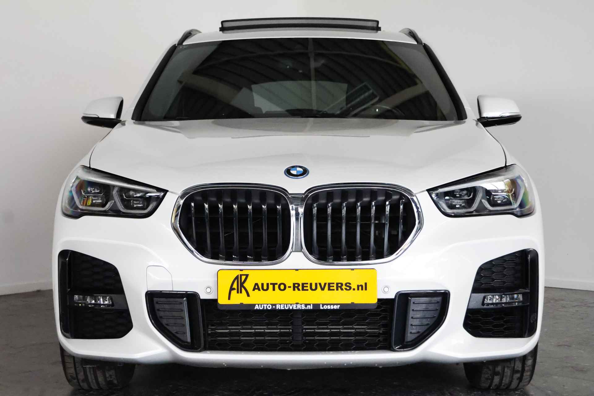 BMW X1 xDrive25e Executive M-Sport / Panoramadak / Adaptive cruise / Keyless / Navi / Trekhaak - 5/36