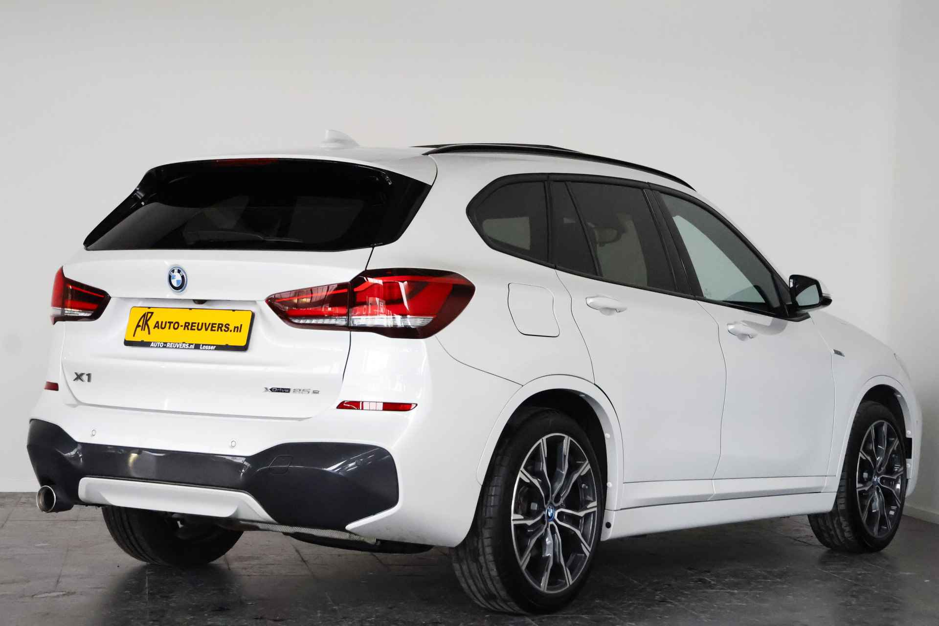 BMW X1 xDrive25e Executive M-Sport / Panoramadak / Adaptive cruise / Keyless / Navi / Trekhaak - 8/36