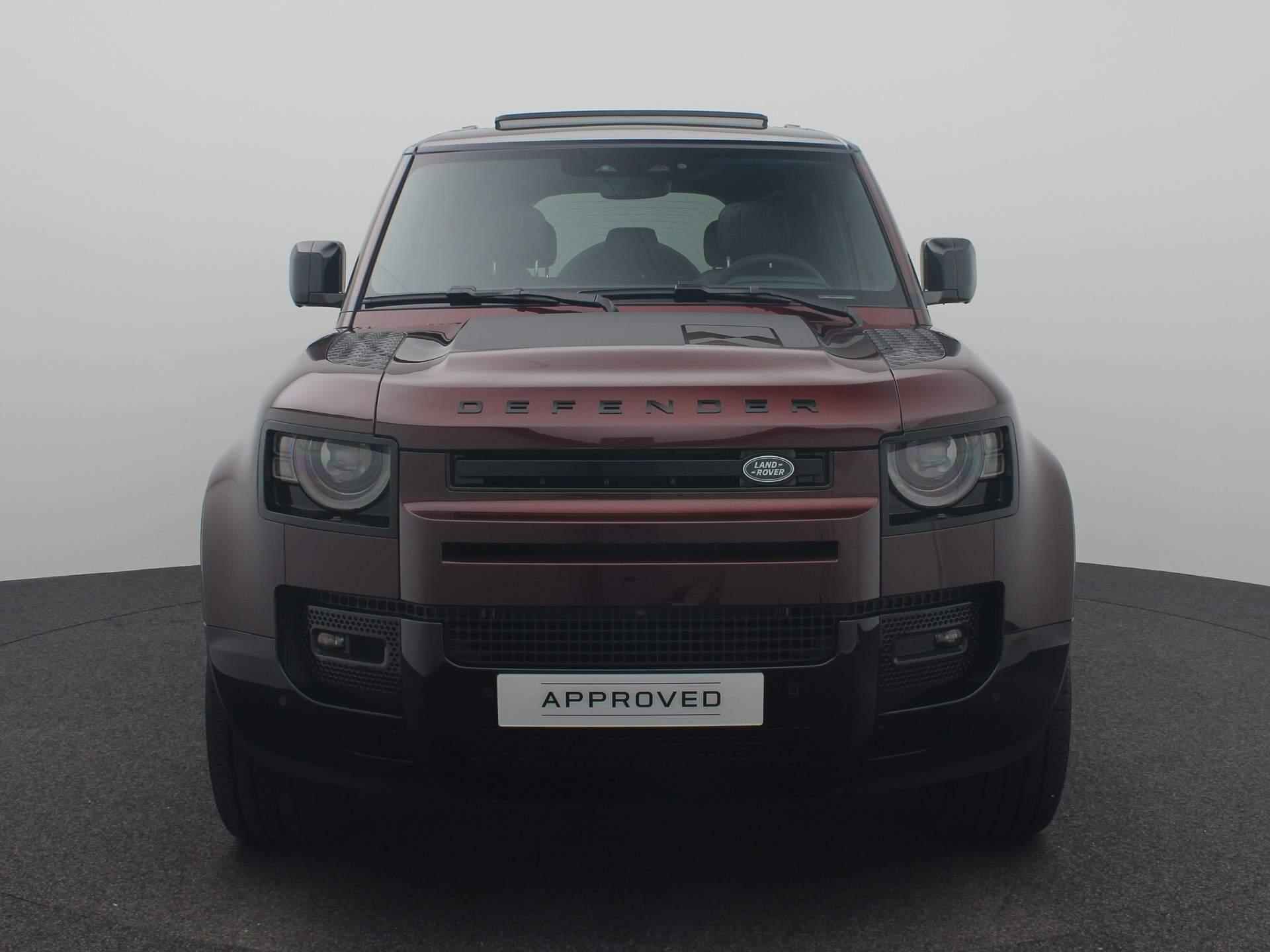 Land Rover Defender 110 2.0 P300e 110 Sedona Edition | Elektrische trekhaak | Urban achterspoiler | Spatlappen | Cold Climate Pack | Sedona Red Pack - 4/52