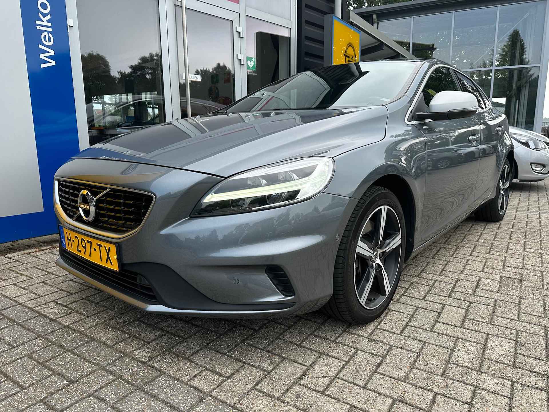 Volvo V40 1.5 T3 153PK AUT6 Polar+ Sport R-Design | STOELVERWARMING| HARMAN/KARDON| PANORAMADAK| DAB| CRUISE CONTROL| DEALERONDERHOUDEN - 3/39