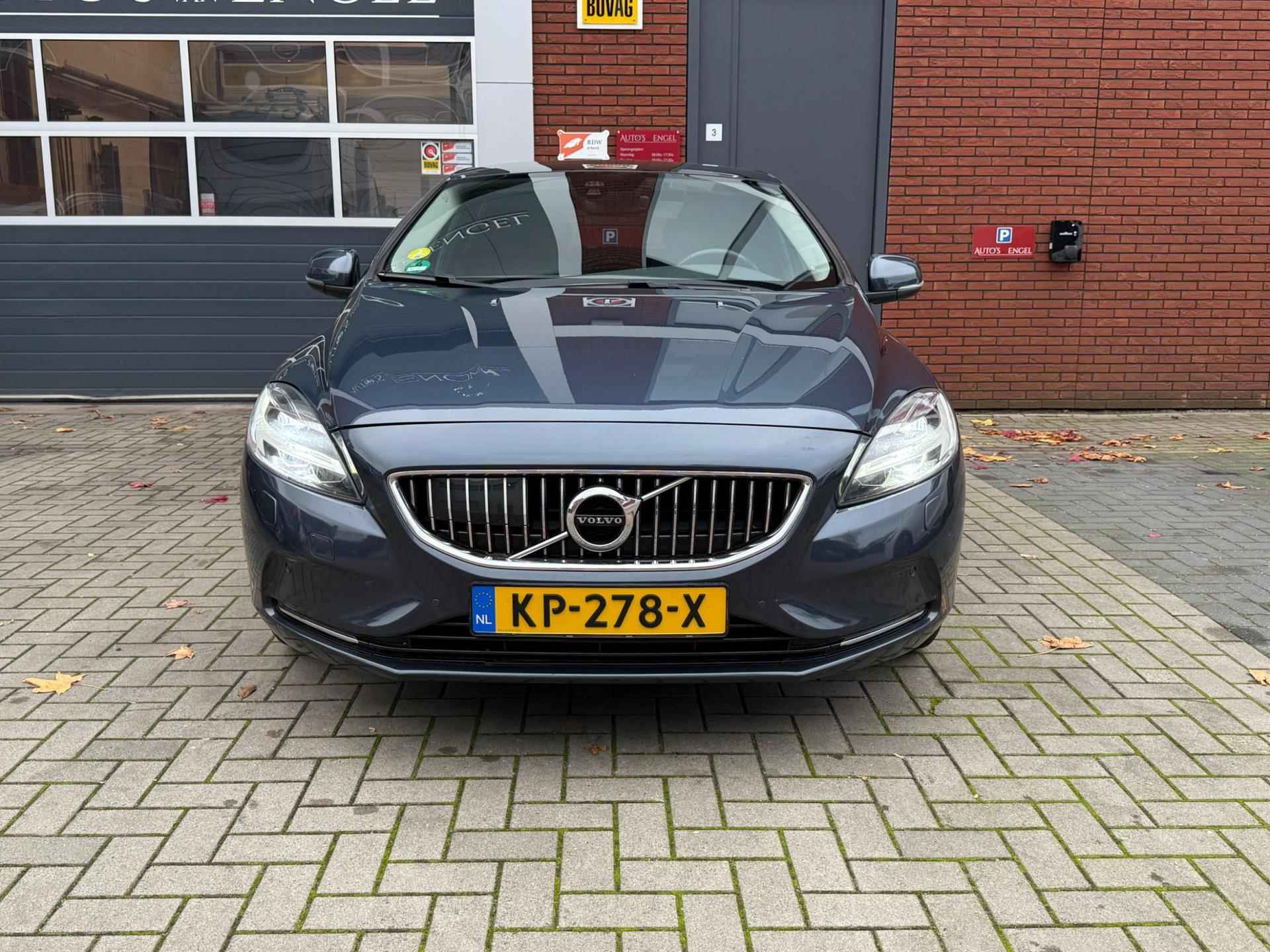 Volvo V40 2.0 D2 Inscription Standkachel/Harman Kardon/ Full options!! - 14/29