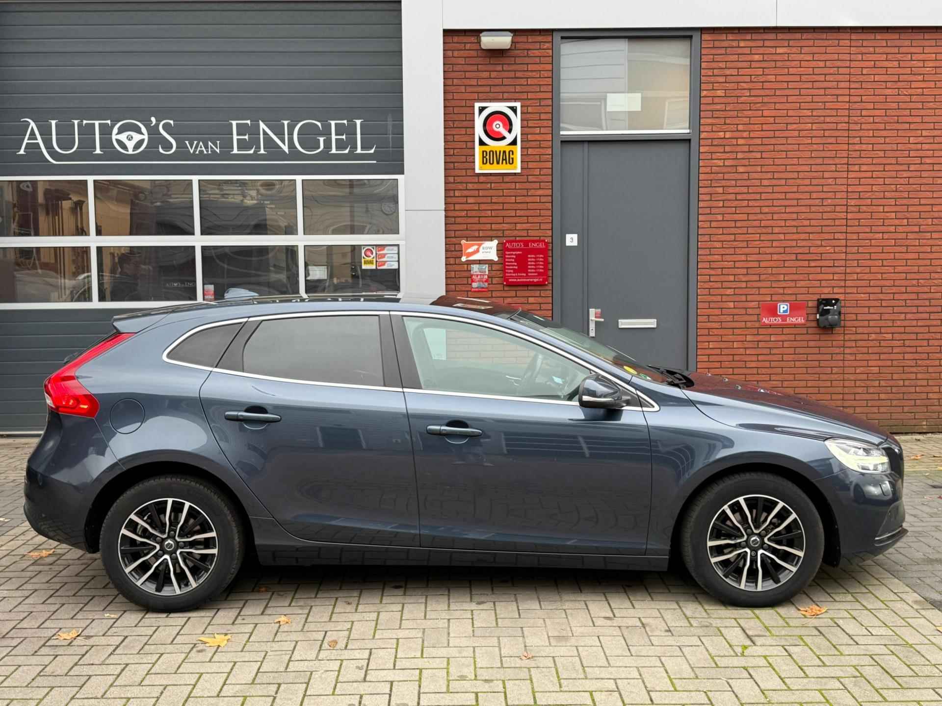 Volvo V40 2.0 D2 Inscription Standkachel/Harman Kardon/ Full options!! - 28/29