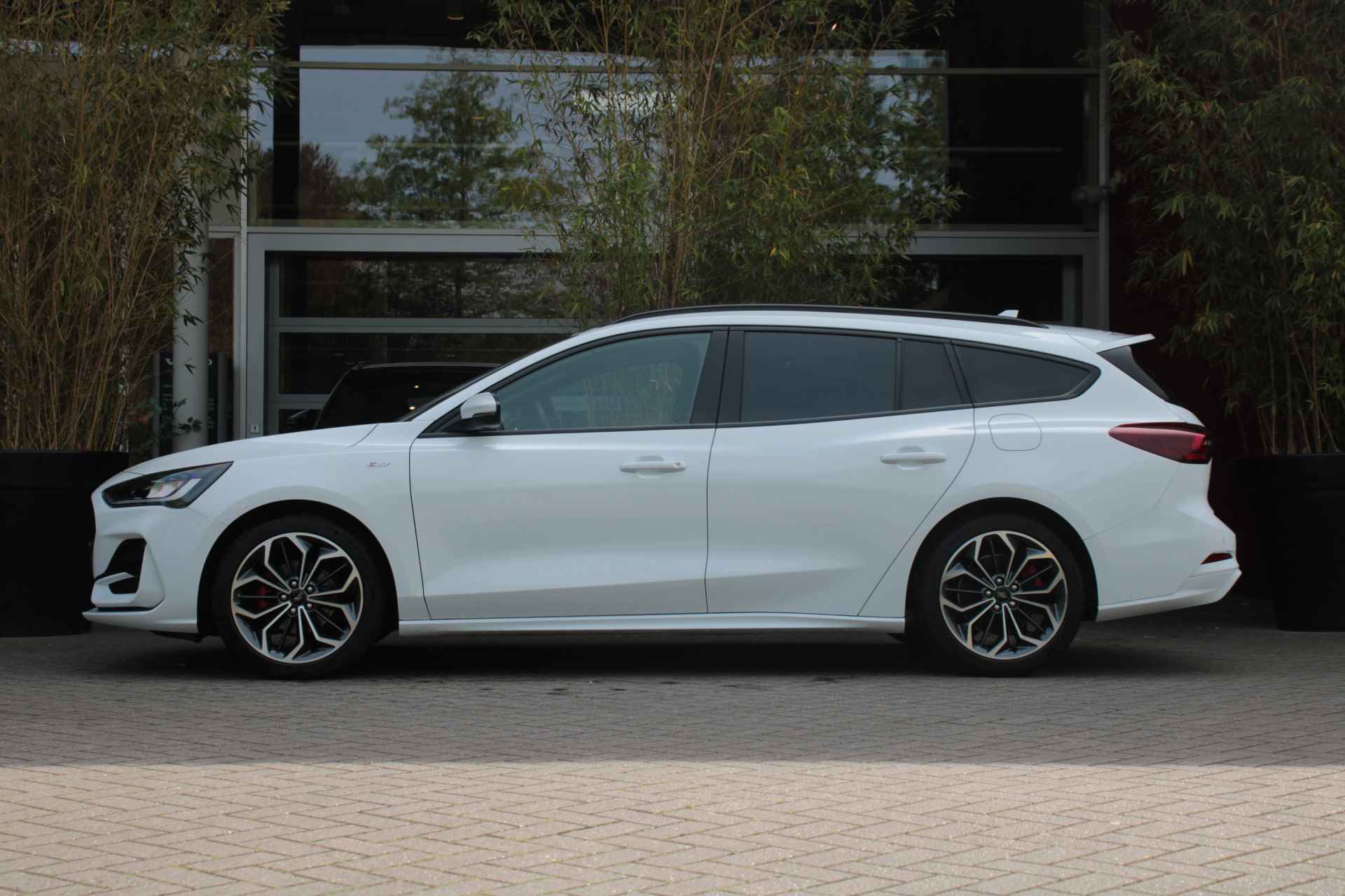 Ford Focus Wagon 1.0 Hybrid ST Line X | B&O Audio | Winter-pack | AGR-Stoel | LED | DAB-Audio | Camera | Privacy-glass - 3/20