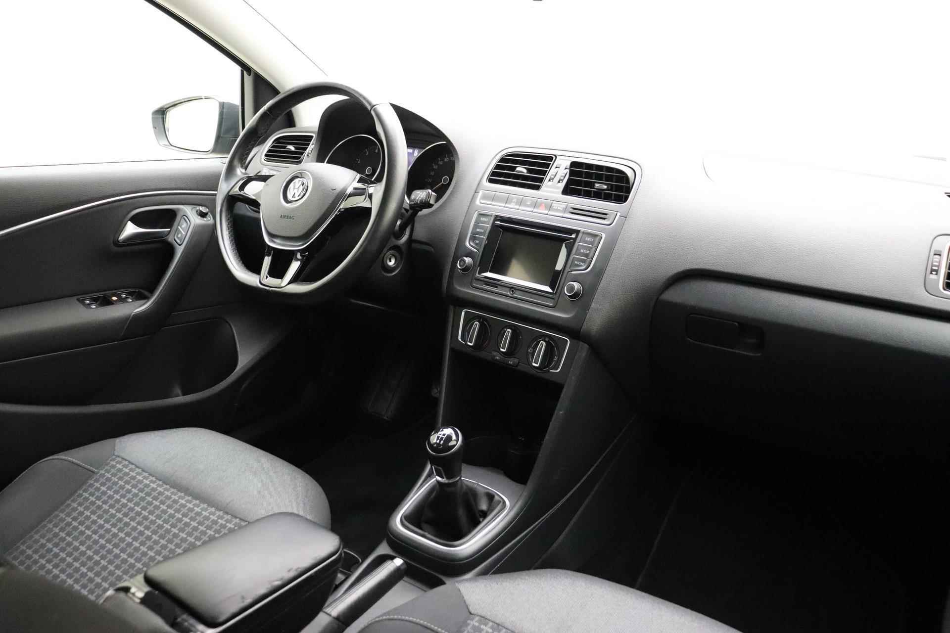 Volkswagen Polo 1.0 First Edition | Airco | Cruise control | Trekhaak | Lichtmetalen velgen | Metaallak | Elektrische ramen - 4/27