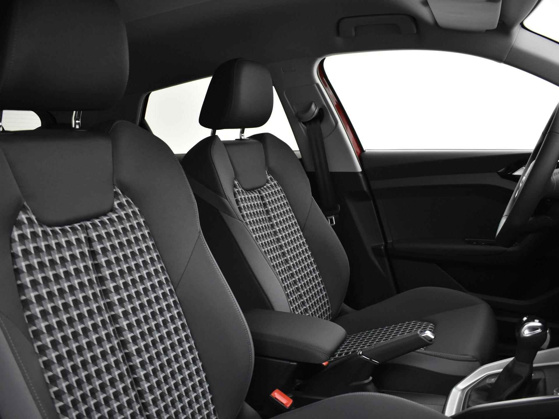 Audi A1 Sportback Advanced edition 25 TFSI 95 PK · Cruise control · Afgevlakt sportstuur · Automatische airconditioning - 7/36