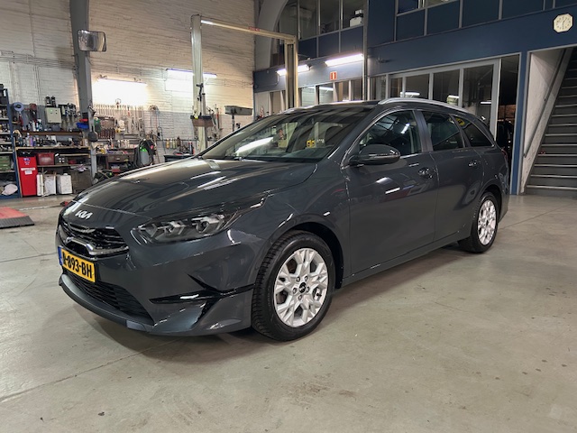 KIA Ceed Sw 1.0 T-GDi 120pk DynamicLine | Navigatie | Apple carplay/ Android auto | Camera | Climate control | All-season banden | NAP | Rijklaar prijs!