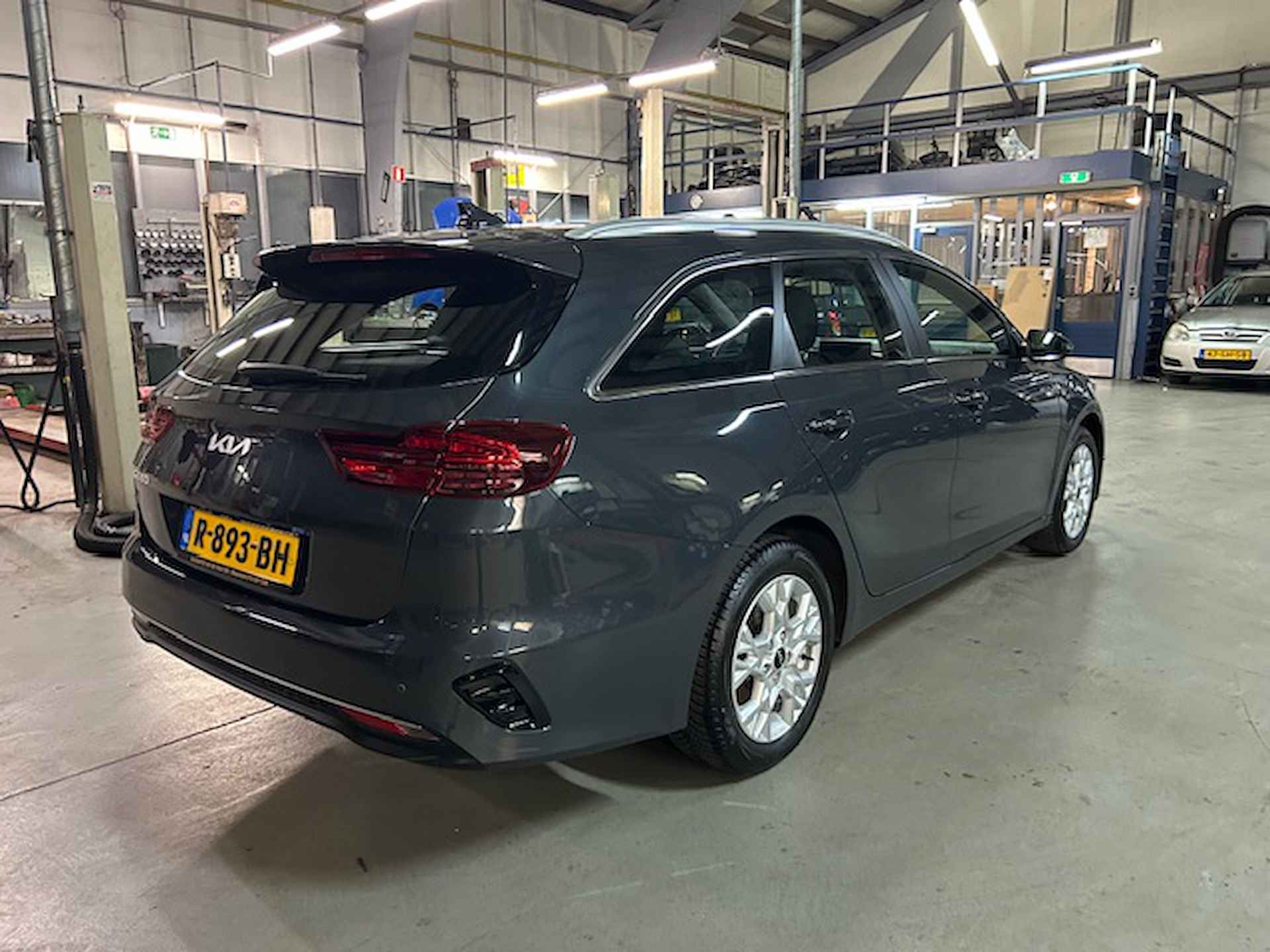 KIA Ceed Sw 1.0 T-GDi 120pk DynamicLine | Navigatie | Apple carplay/ Android auto | Camera | Climate control | All-season banden | NAP | Rijklaar prijs! - 11/28