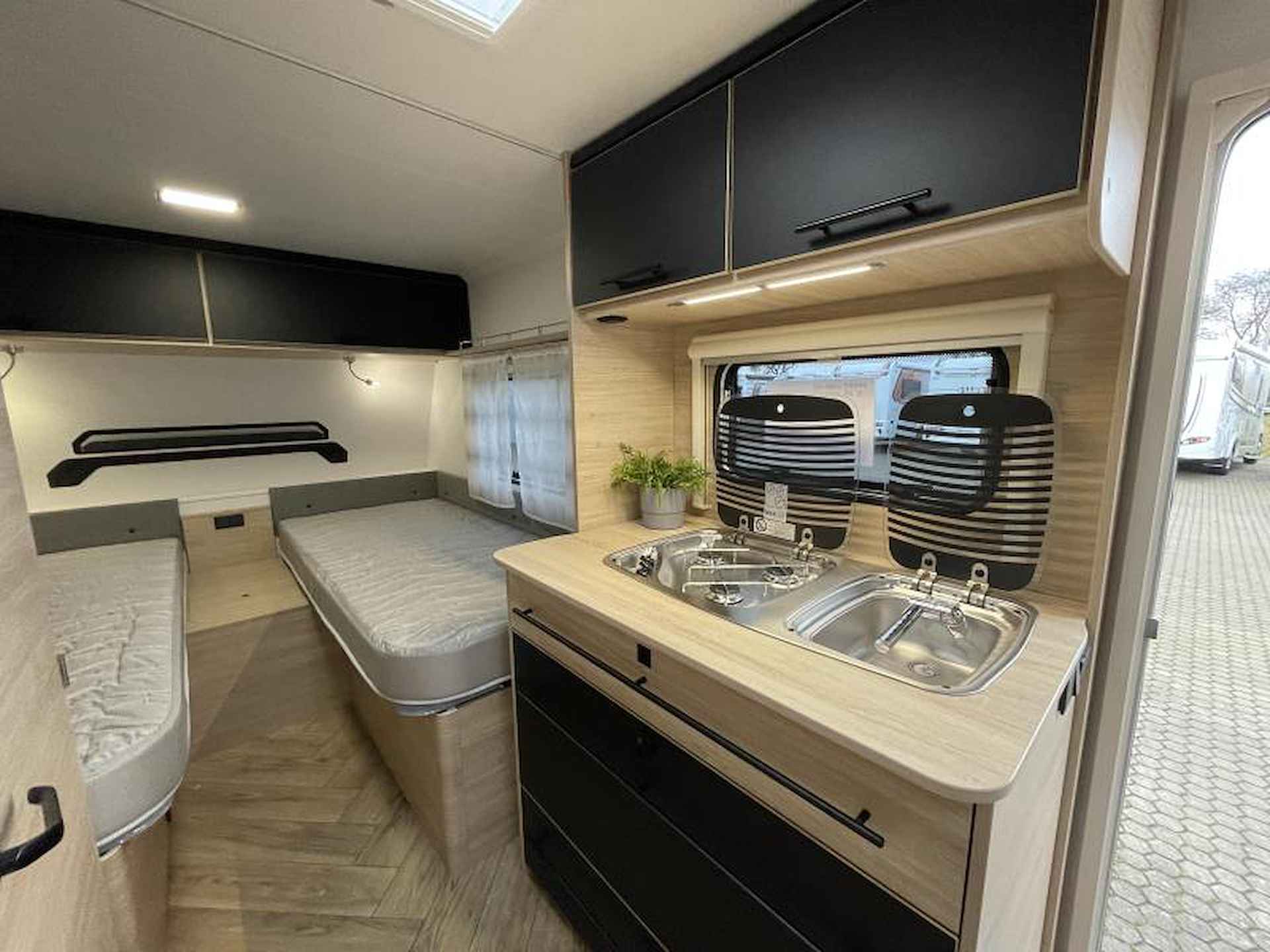 Caravelair Sport Line 492 Enkele bedden XL Koelkast - 14/24