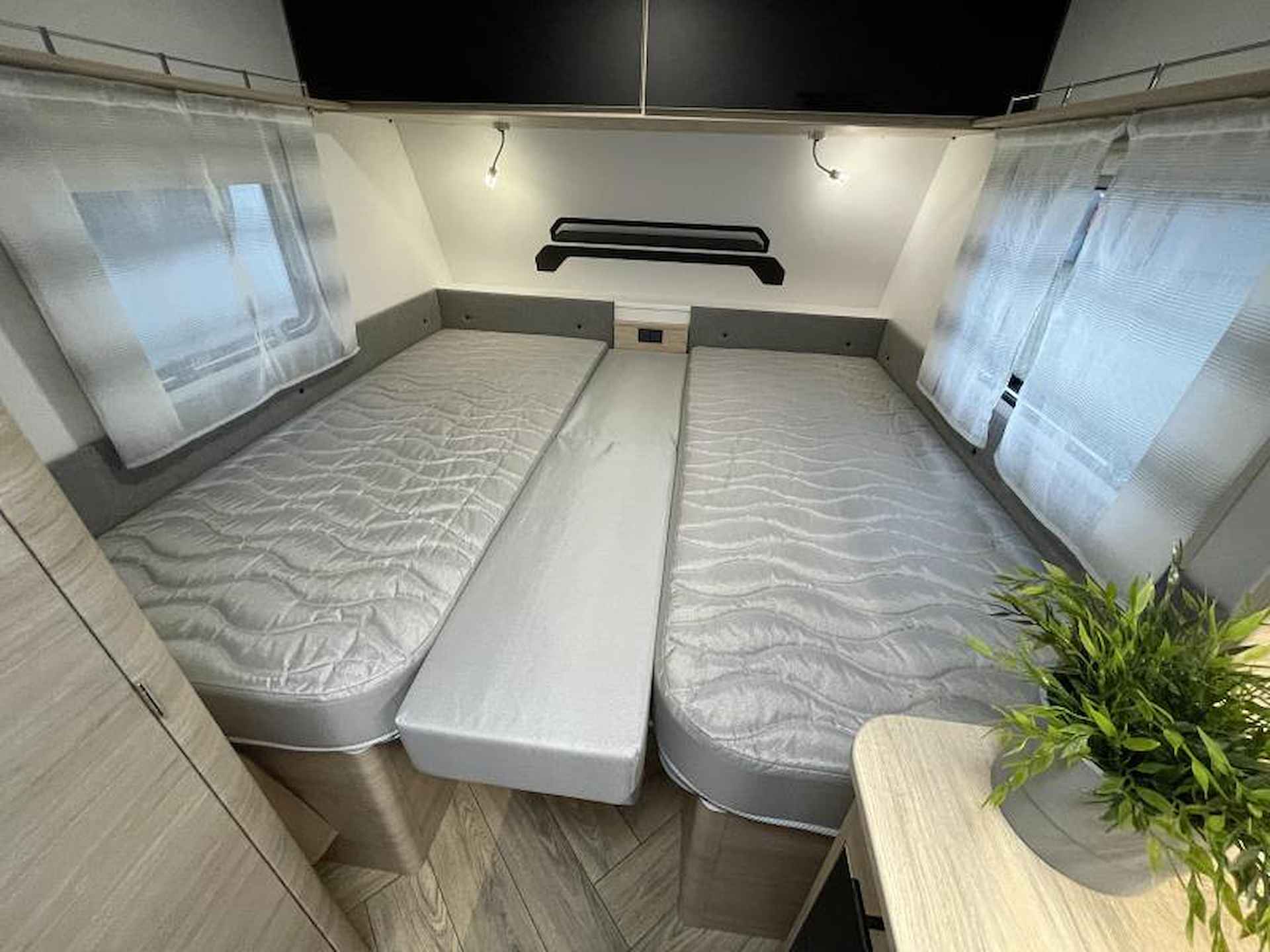 Caravelair Sport Line 492 Enkele bedden XL Koelkast - 18/24