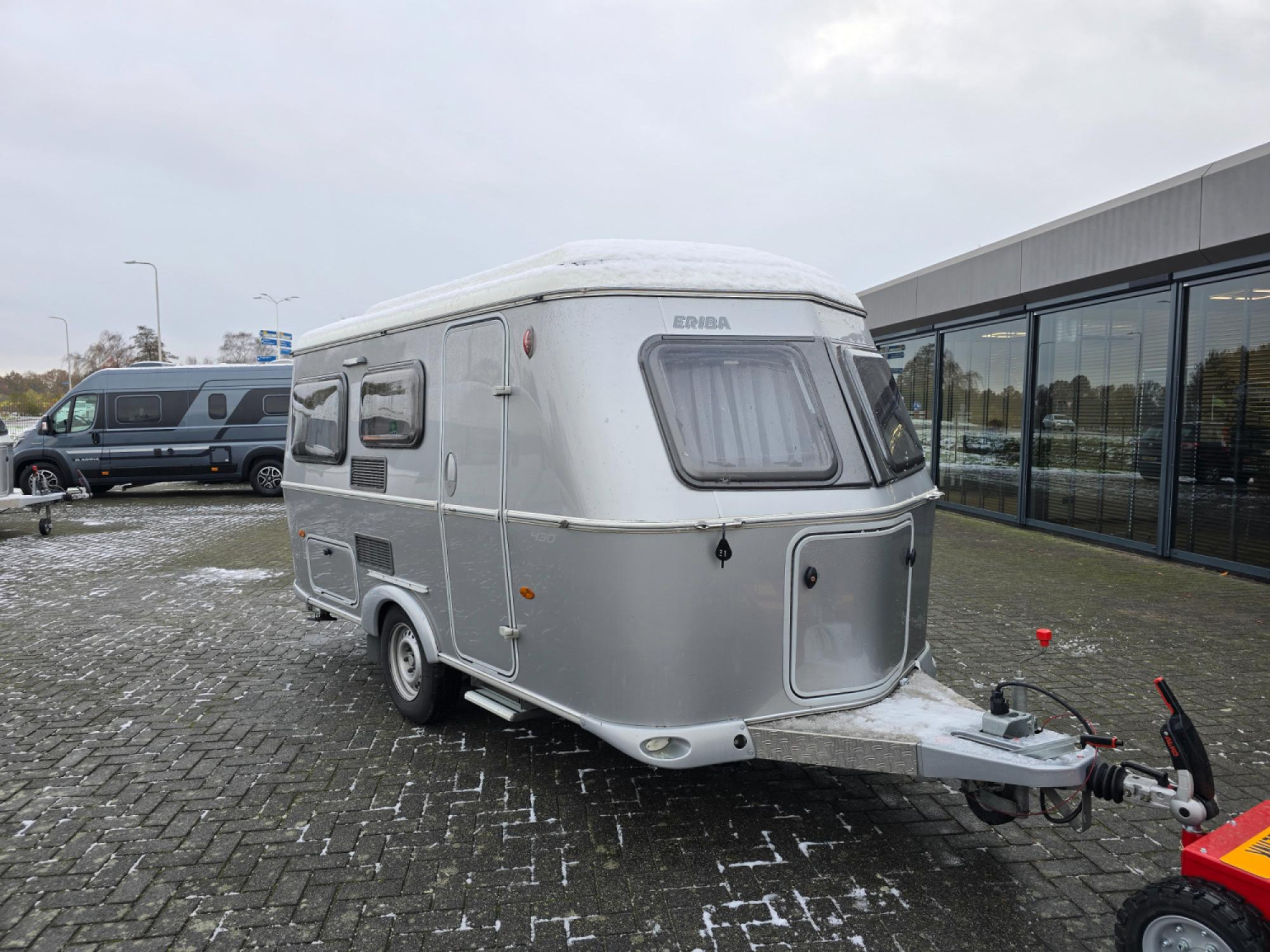 Eriba Touring Triton 430 Silver Inclusief stalling Voortent