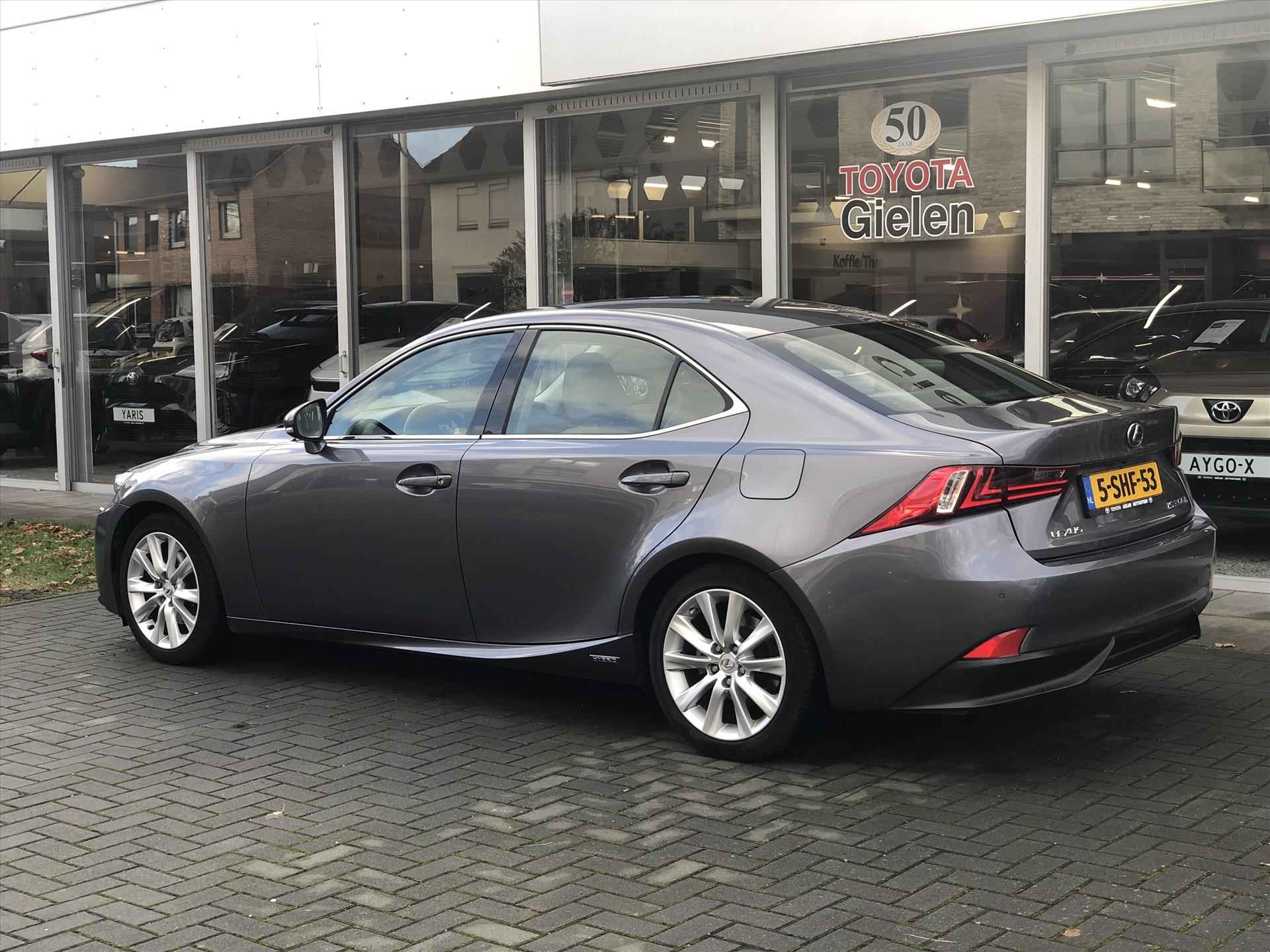 Lexus Is 300h 223pk First Edition | Eerste eigenaar, Leer, Parkeersensoren, Navigatie, Parkeercamera, 17inch, Cruise control - 6/39