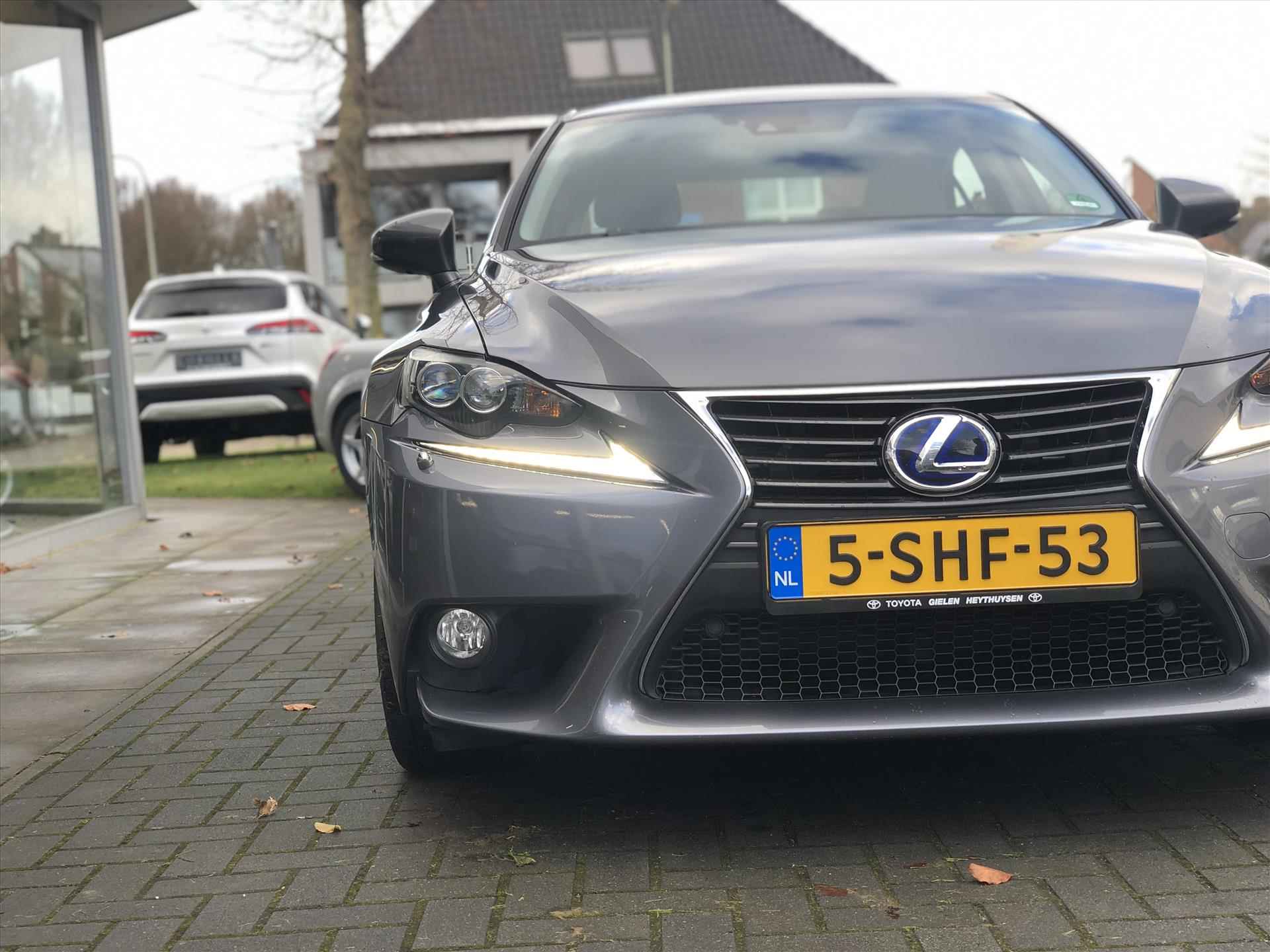 Lexus Is 300h 223pk First Edition | Eerste eigenaar, Leer, Parkeersensoren, Navigatie, Parkeercamera, 17inch, Cruise control - 8/39