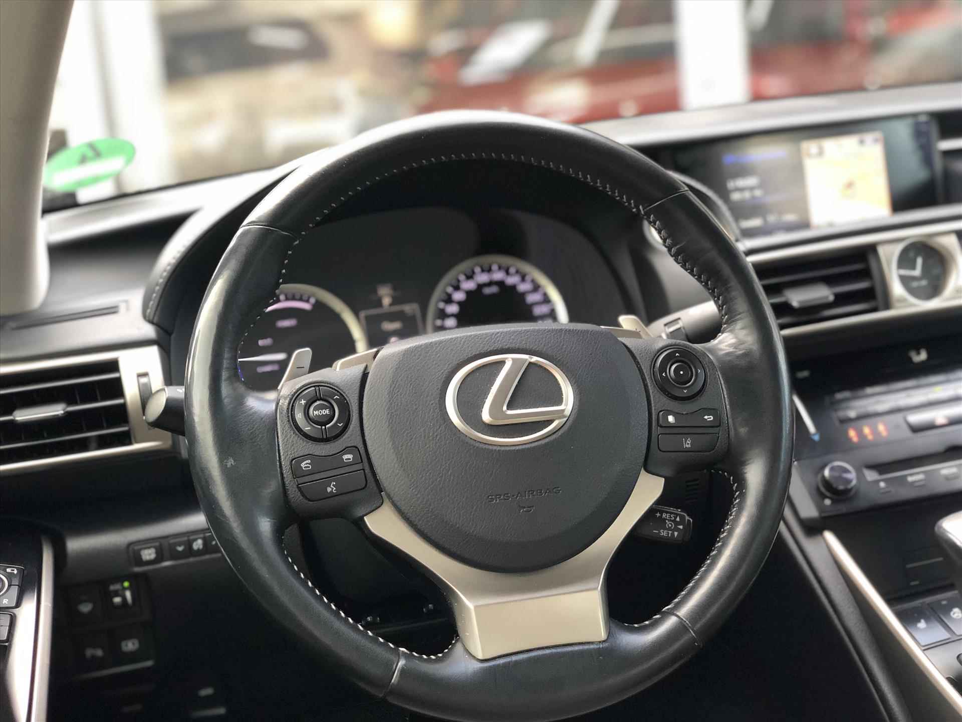 Lexus Is 300h 223pk First Edition | Eerste eigenaar, Leer, Parkeersensoren, Navigatie, Parkeercamera, 17inch, Cruise control - 12/39