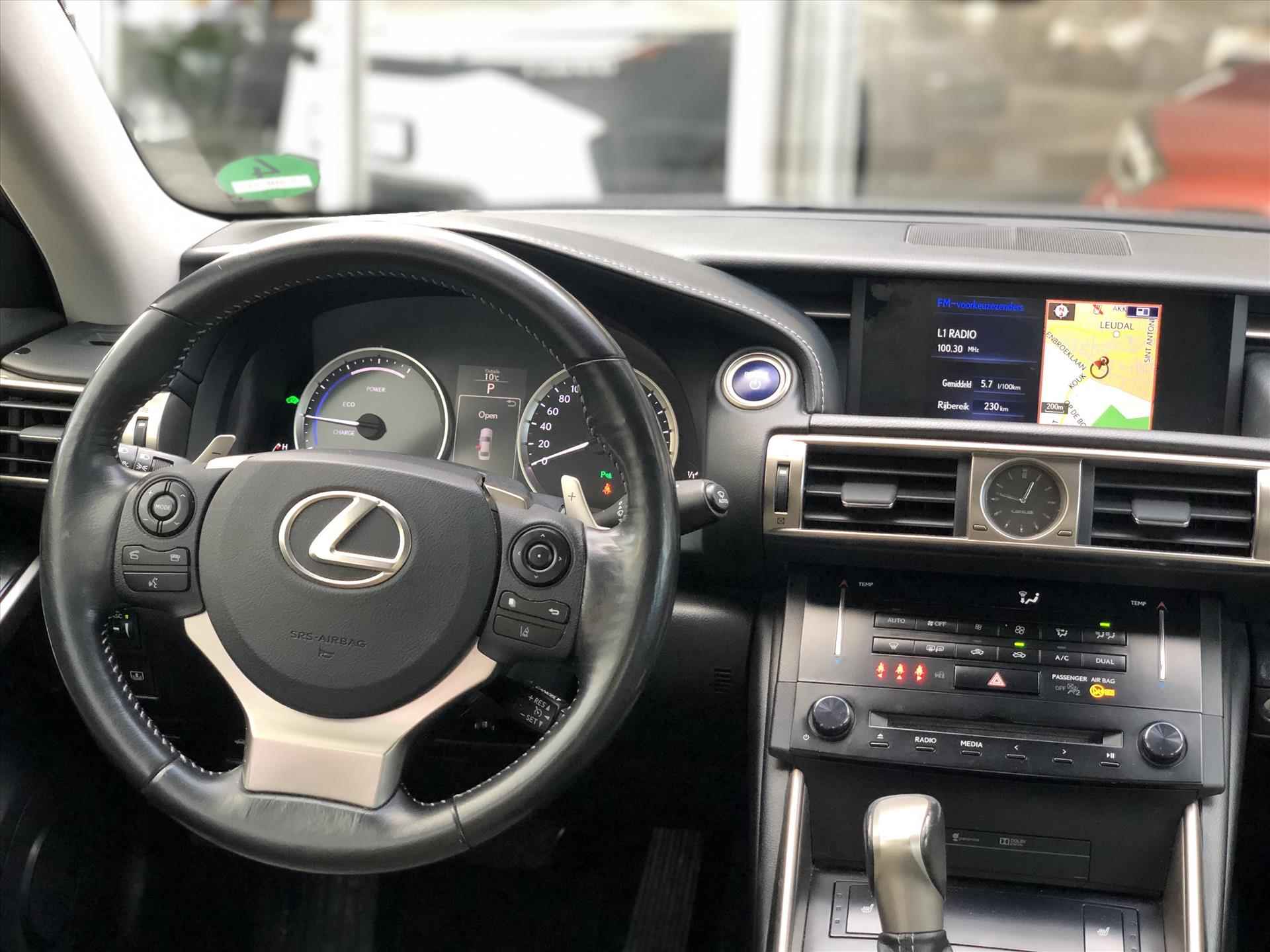 Lexus Is 300h 223pk First Edition | Eerste eigenaar, Leer, Parkeersensoren, Navigatie, Parkeercamera, 17inch, Cruise control - 17/39