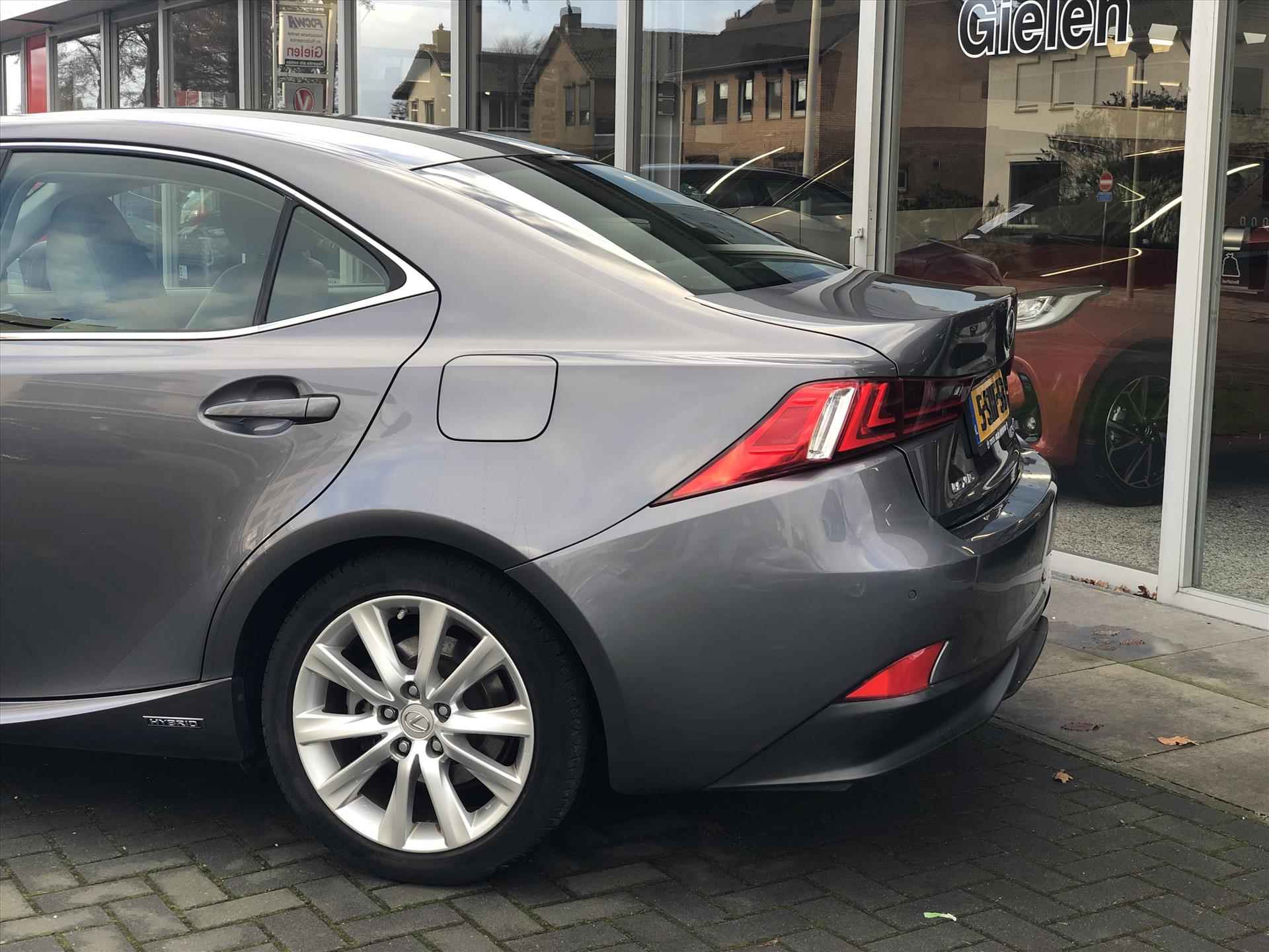 Lexus Is 300h 223pk First Edition | Eerste eigenaar, Leer, Parkeersensoren, Navigatie, Parkeercamera, 17inch, Cruise control - 4/39